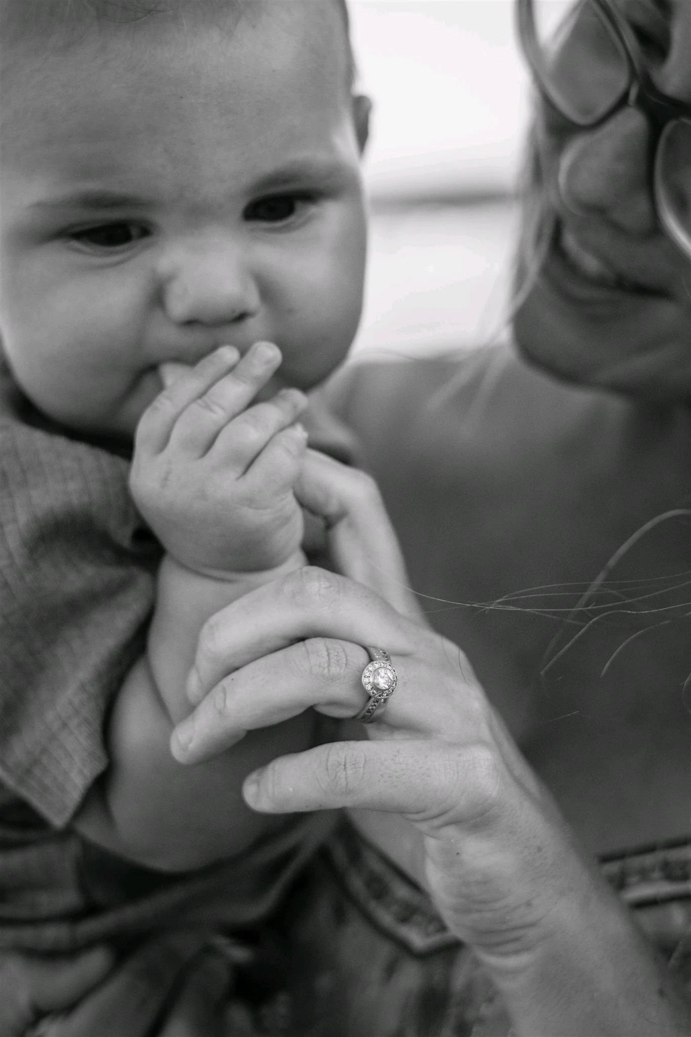 Timeless love captured in the smallest moments 💕 This tender connection tells a story of family, simplicity, and joy.

#agneswaterphotographer #familymoments #blackandwhitephotography #timelesscapture