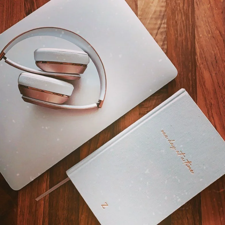 As much as I adore my lovely little trio of synced-up Apple beauties, it&rsquo;s sometimes so flippin&rsquo; nice to actually have a planner to write in 📔 

Some days it&rsquo;s beautifully laid out and super productive, other days I scribble in &ls