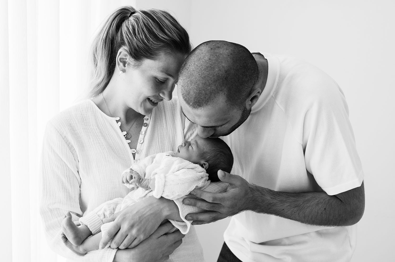 Fotografia neonato mamma e papà