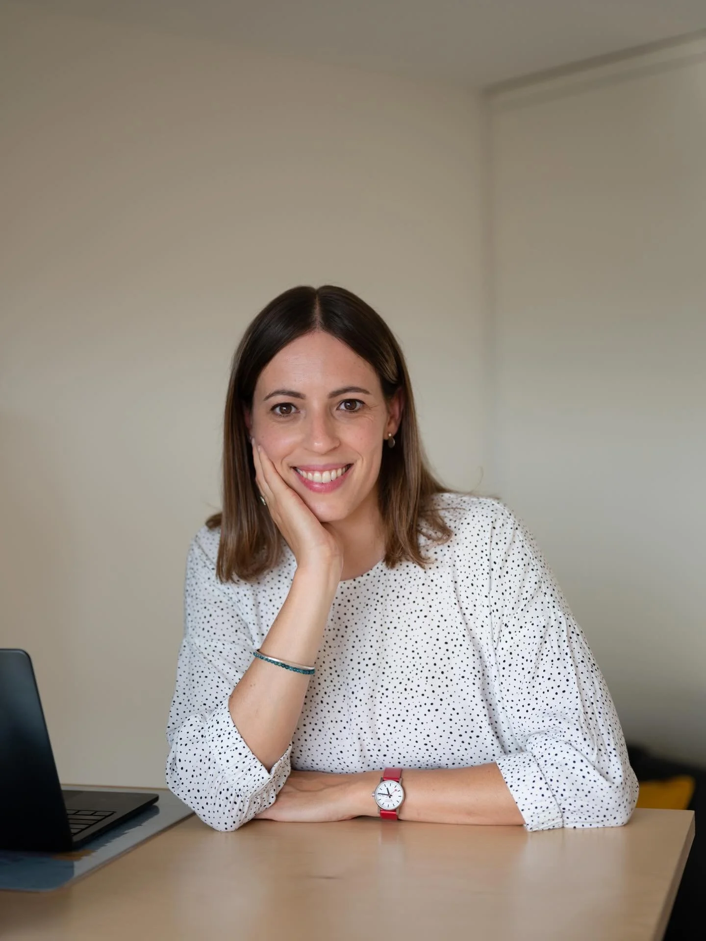 Il personal brand non &egrave; solo un&rsquo;immagine: &egrave; un racconto.
&Egrave; la forza, la determinazione e l&rsquo;identit&agrave; professionale che scegli di mostrare al mondo.

Con lei abbiamo costruito un servizio fotografico che la rappr