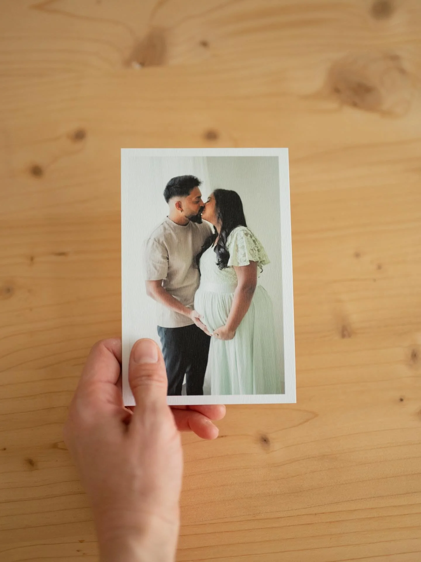 Non &egrave; una semplice pancia.
&Egrave; una nuova vita e una connessione profonda che inizia molto prima che il corpo cambi.

&mdash;&mdash;&mdash;

Es ist nicht einfach nur ein Bauch.
Es ist neues Leben und eine tiefe Verbindung, die beginnt, lan