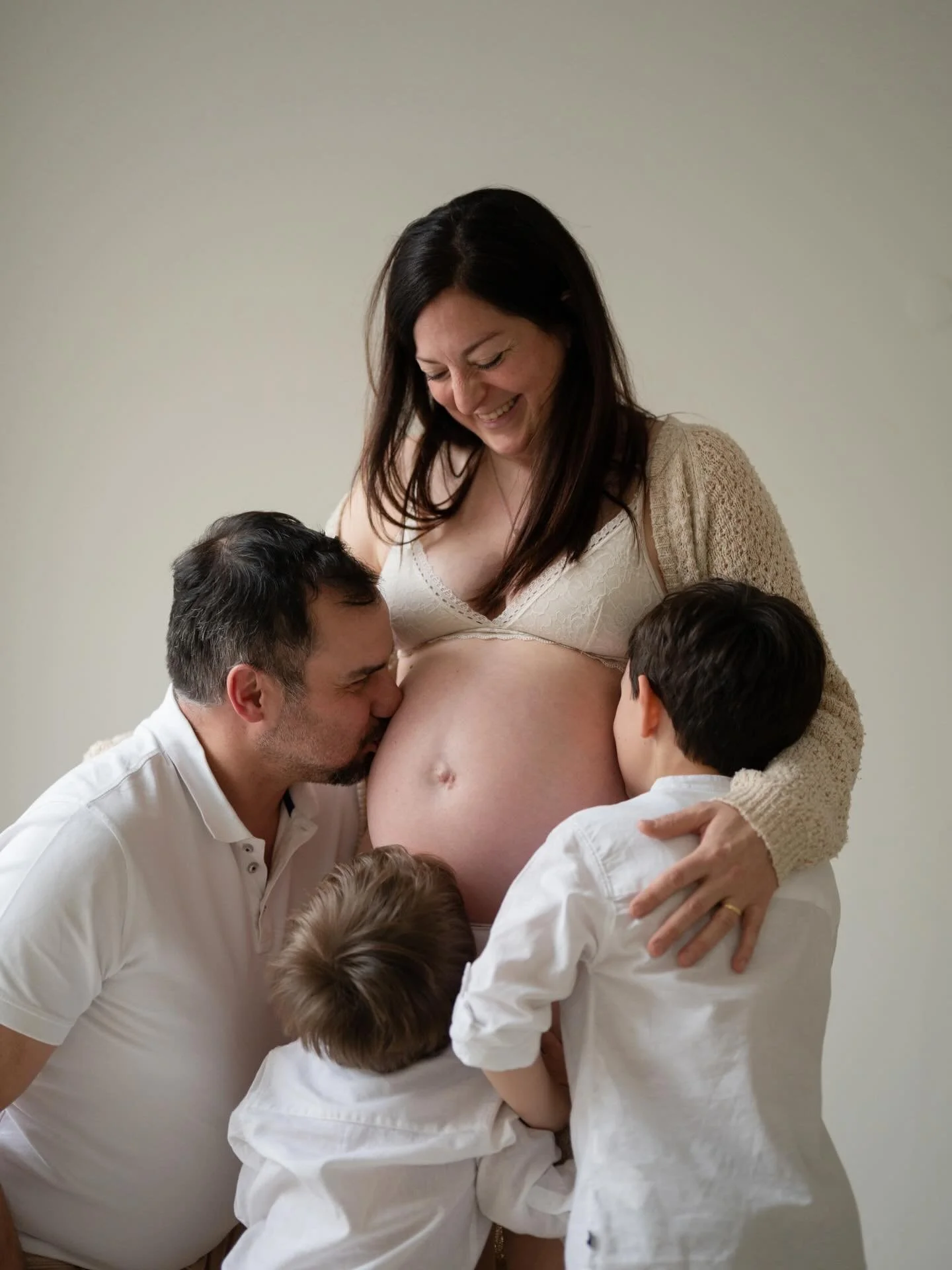 &hellip;perch&eacute; dare dei baci al fratellino in arrivo quando puoi fargli le pernacchie? 😜🥰😅

#fratellini #vitadafamiglia #momlife