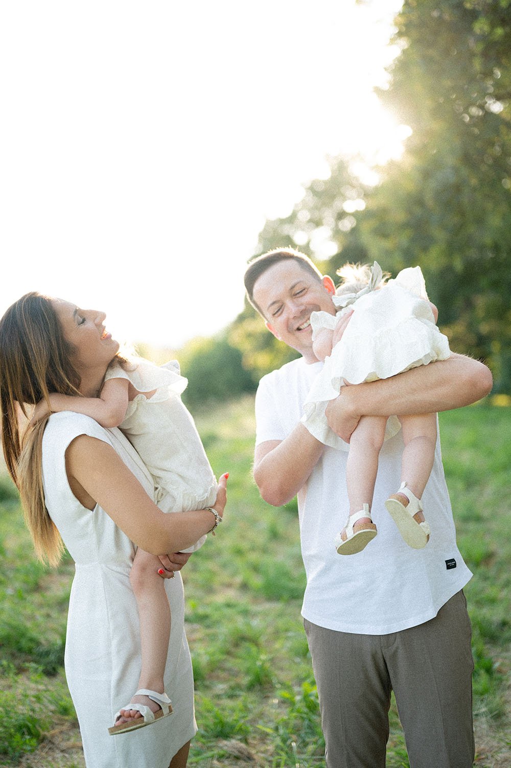 Fotografia famiglia sorrisi con il tramonto