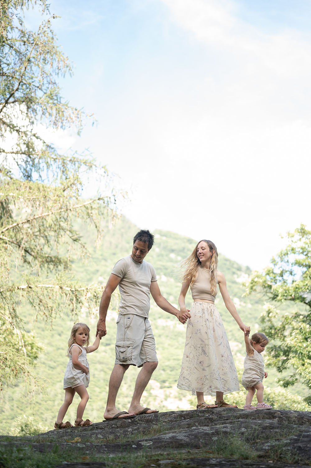 Fotografia famiglia con montagne