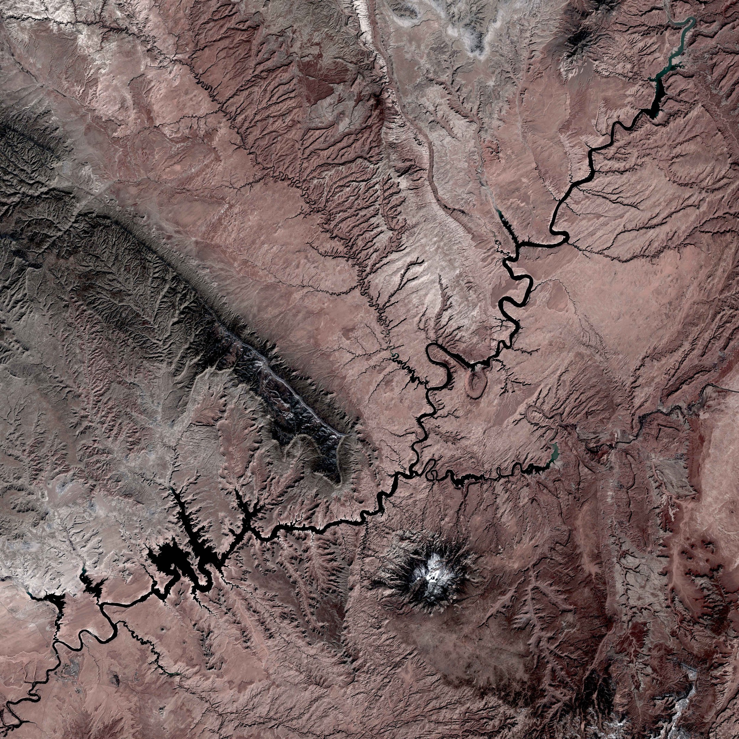**Lake_Powell_S2_20220308_10m_enhanced.jpg