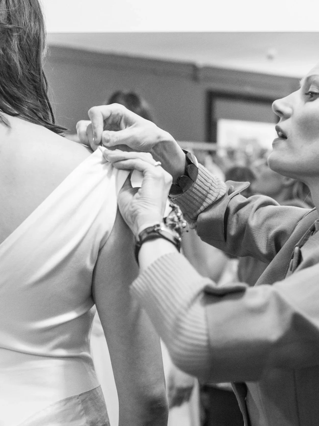 Our reinvention (alterations and repairs) services are available for TAMMAM garments as well as items from other labels - we just want your clothes to fit.

We also specialise in restoration, repair and alteration of vintage and antique pieces