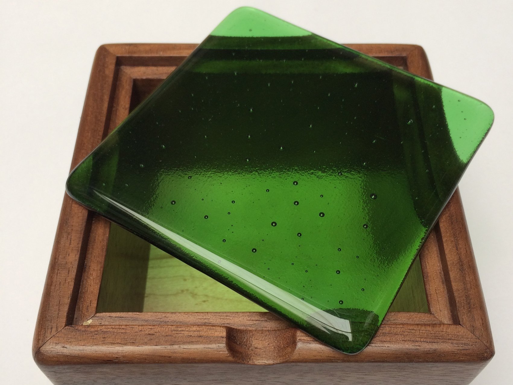 WatsonFlexen, Jewellery box, walnut, green glass lid.jpg