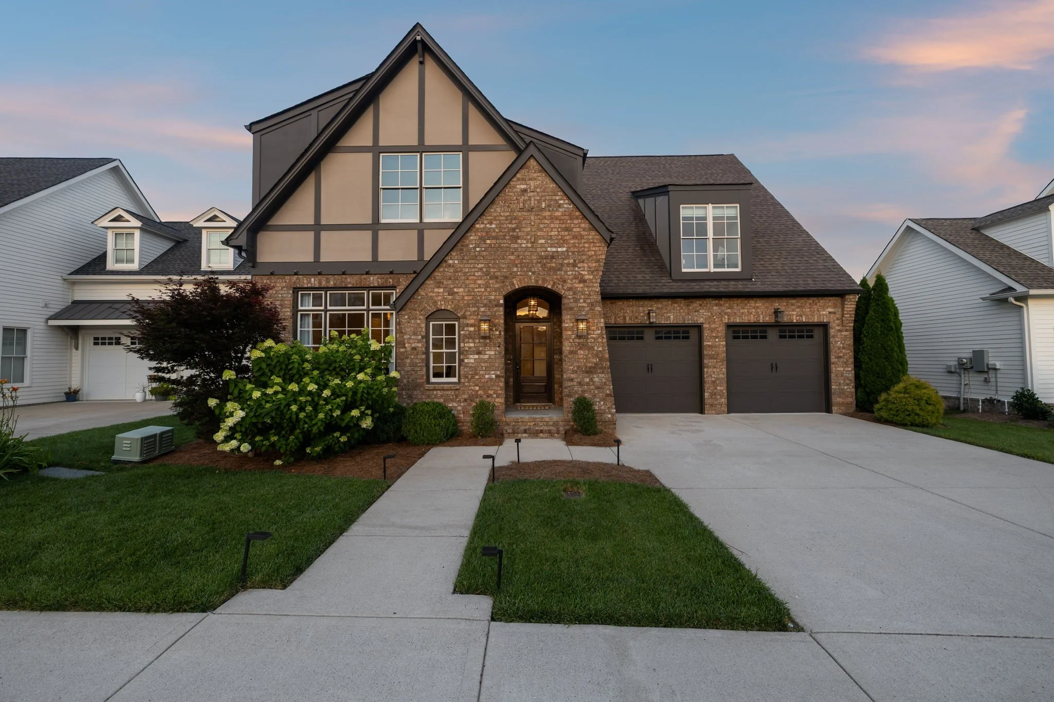 105-web-or-mls-52 Glenrock Dr 005.jpg