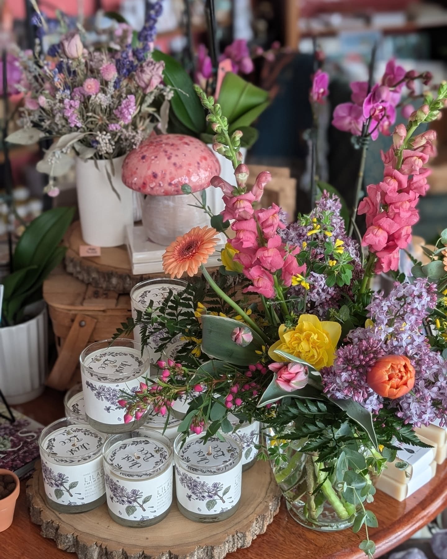 The one stop shop you need this week. Extended hours Tue-Sun to make it easy for you to celebrate the Moms, Nurses, Teachers, Friends and Family in your life. We've got you covered with sustainable gifts made by small like-minded businesses and 100% 