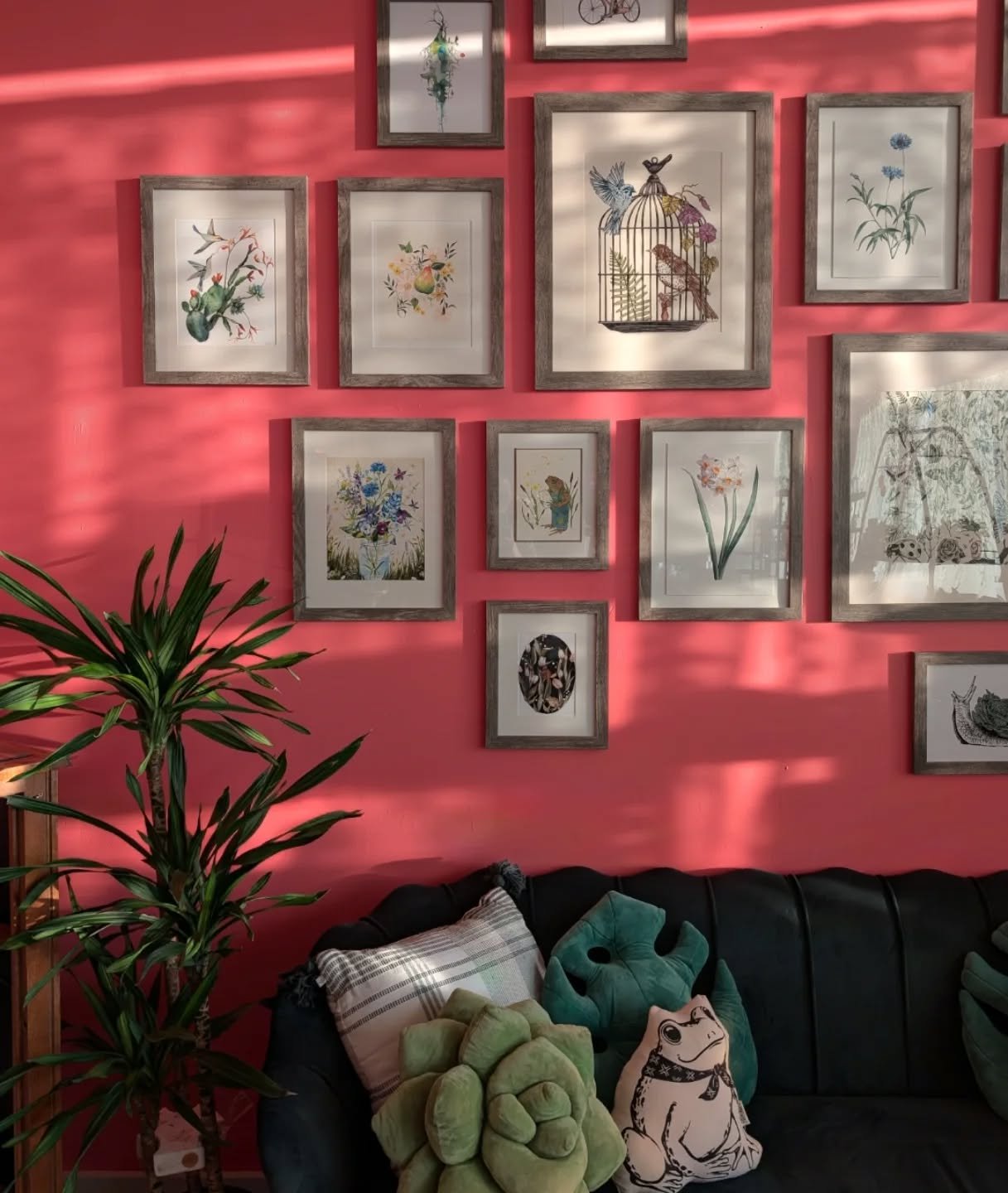 *Plants and Prints SALE 20% off 7/1-7/3.* It's about time to refresh our gallery collections and it's way easier if you just buy the art so I don't have to swap it out 😉 Sale on all plants and select art (consignment art excluded from sale). I have 