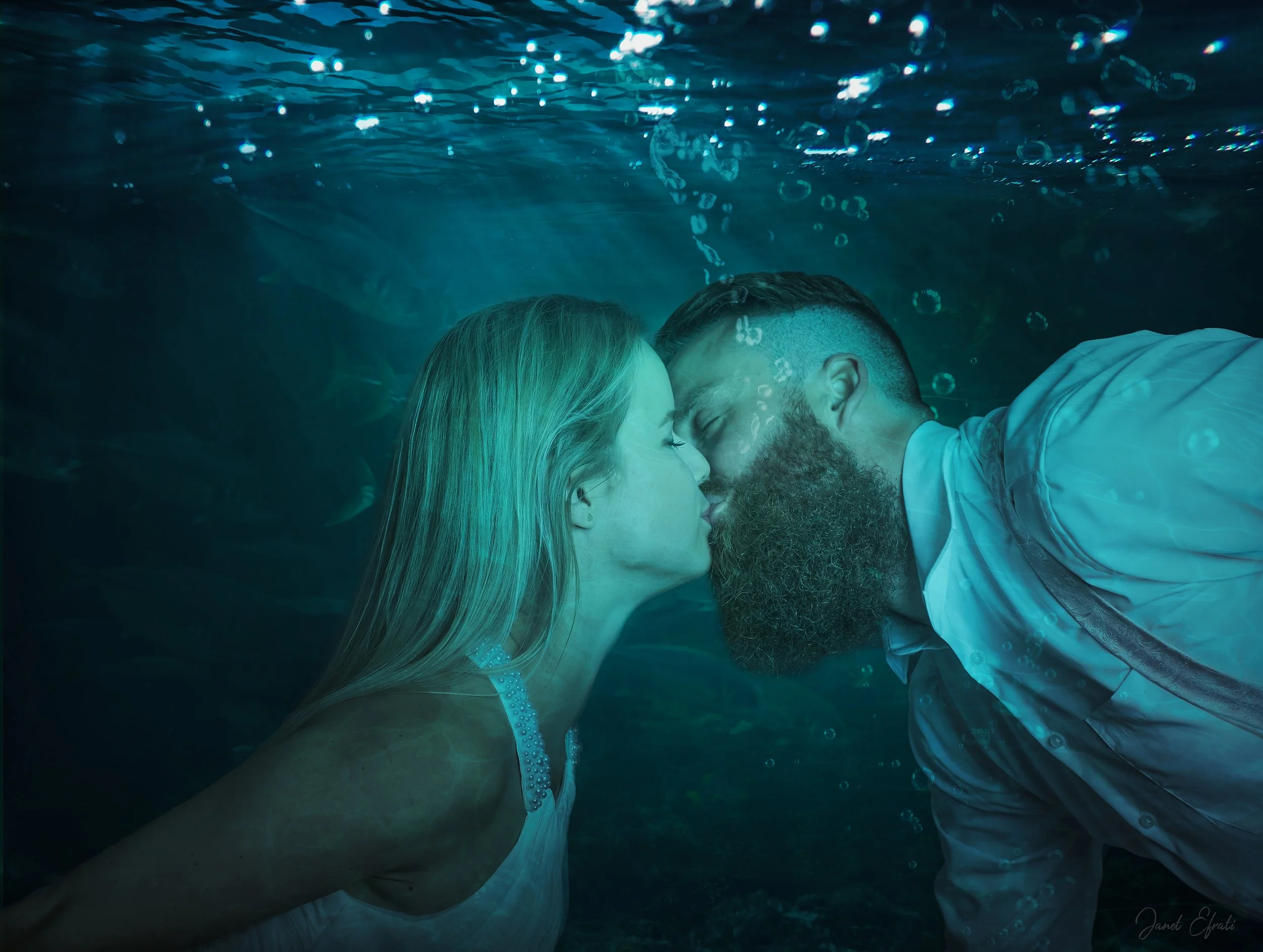 underwater-kiss.jpg