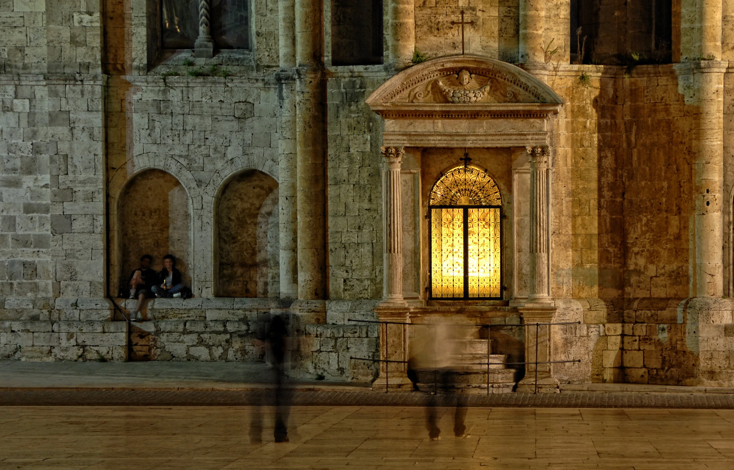 Nachtwandeln - Piazza del Popolo, Ascoli Piceno, Italien