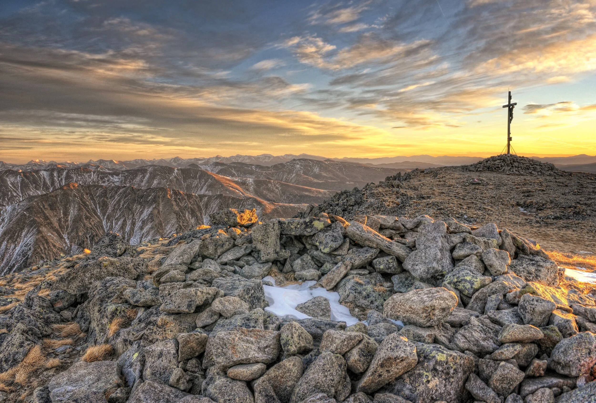 Lichte Höhen. - Winterlicher Tagesanbruch auf dem Greim, 2474m, Wölzer Tauern