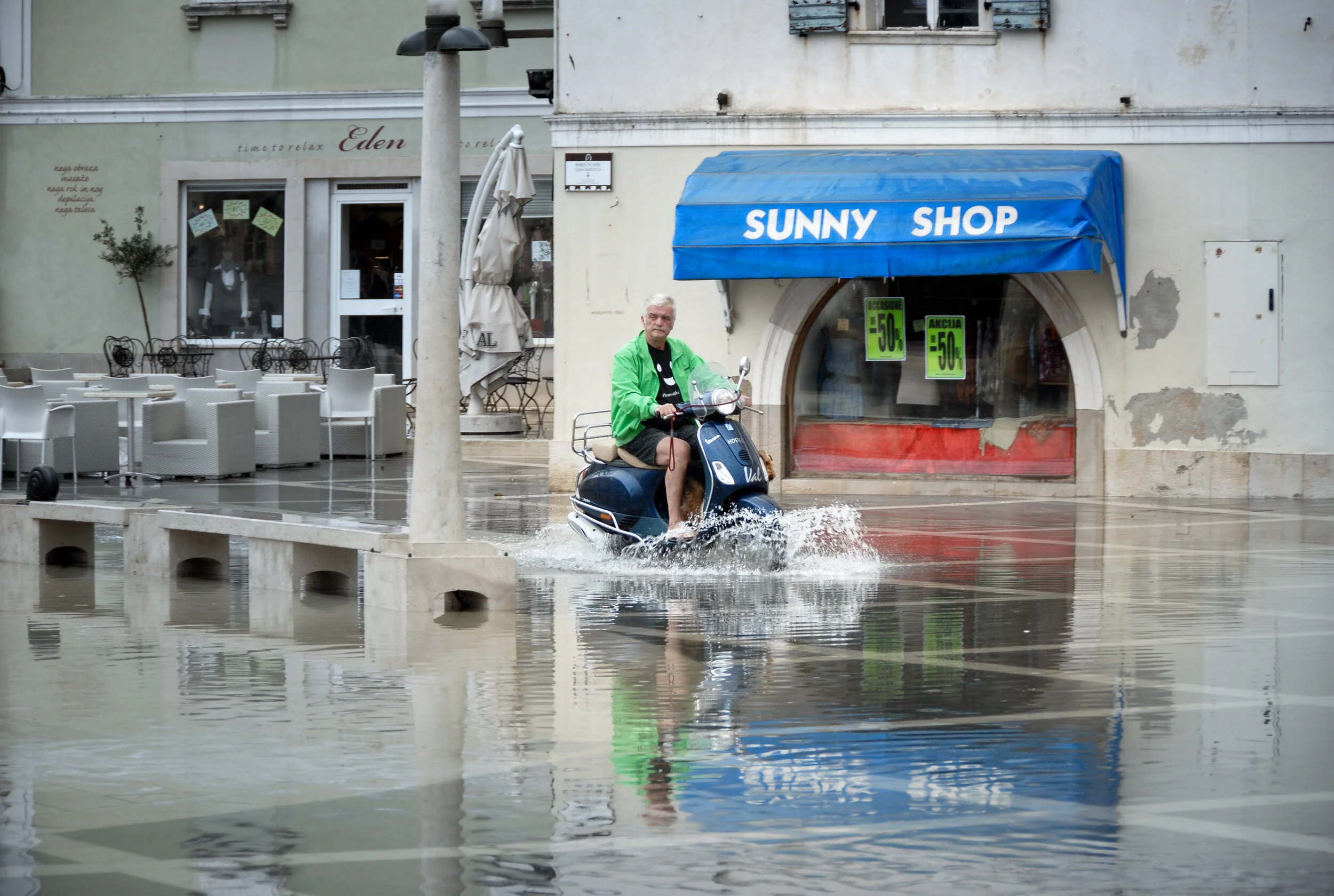 Aus.Verkauf(t) im Sunny Shop  - Piran nach dem Gewittersturm