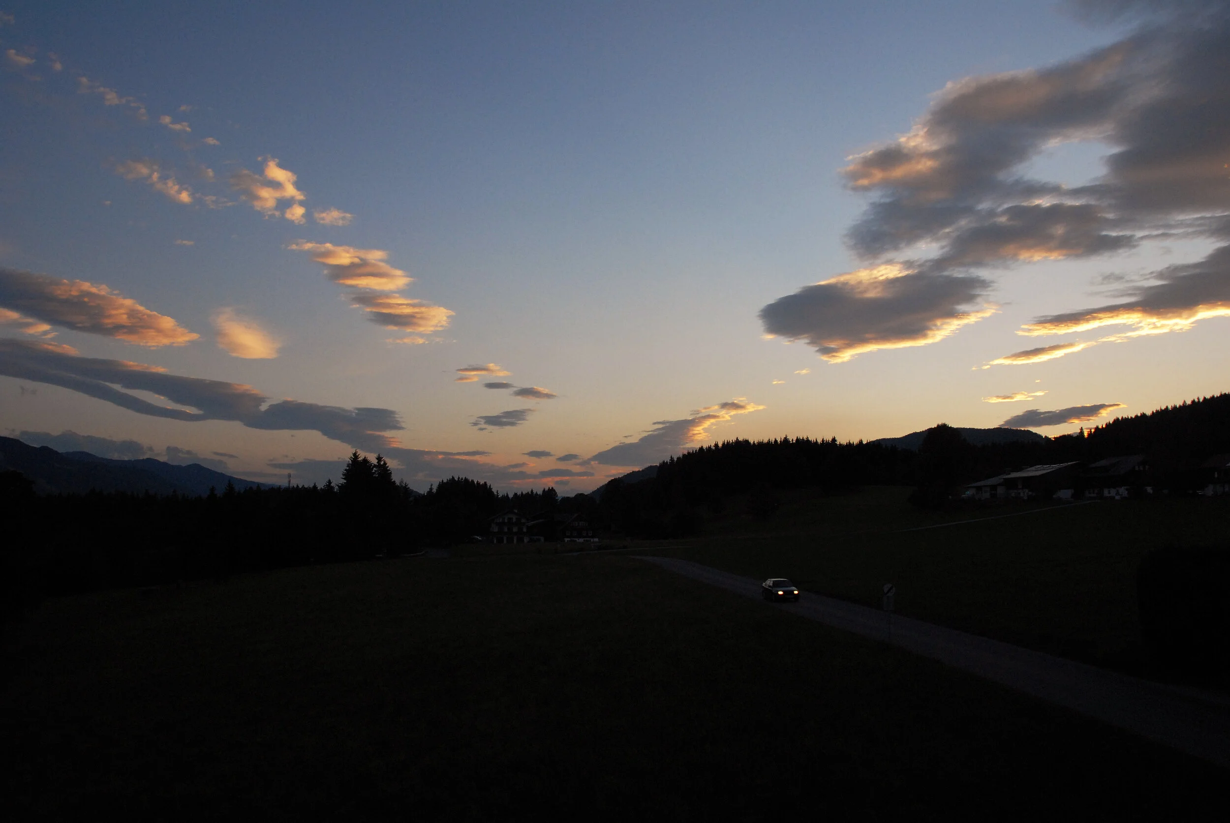 Abendlichter auch auf der Strasse - Also: Street.