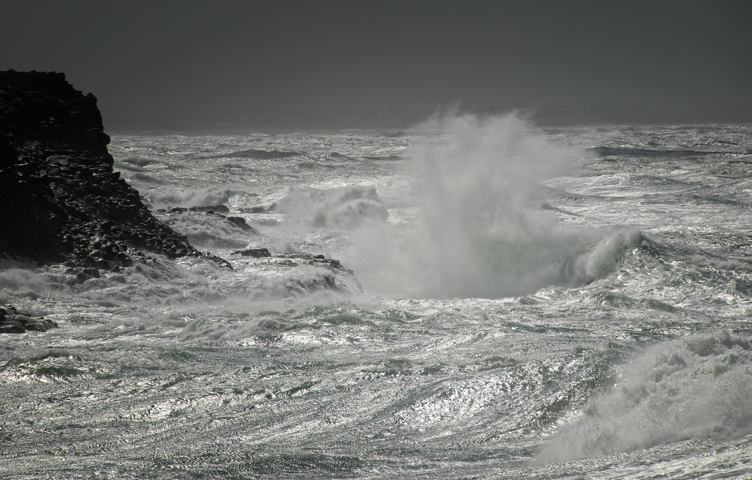 Brandung am Giant's Causeway - Nordirland
