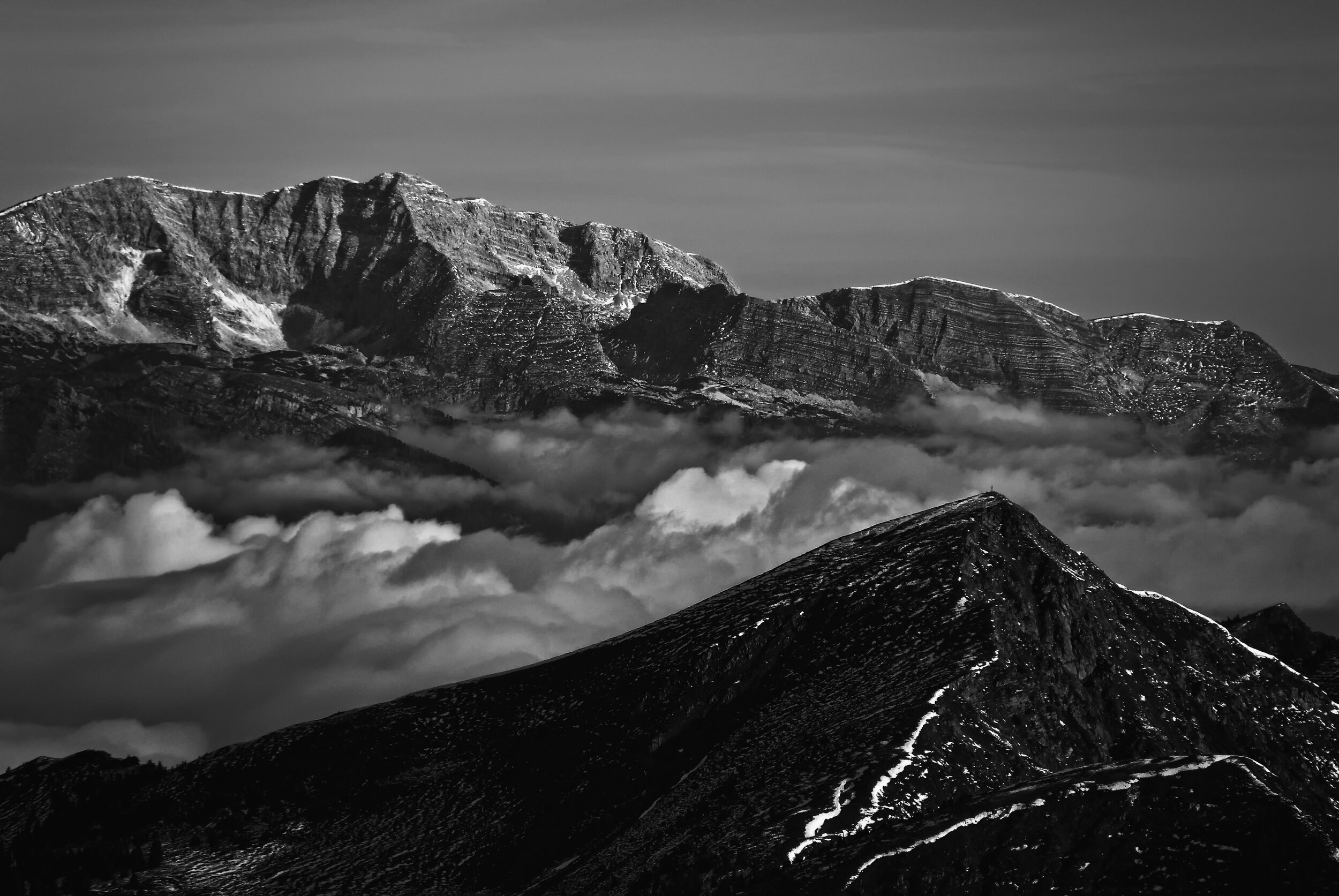 Klassische Linienführung hoch über den Wolken