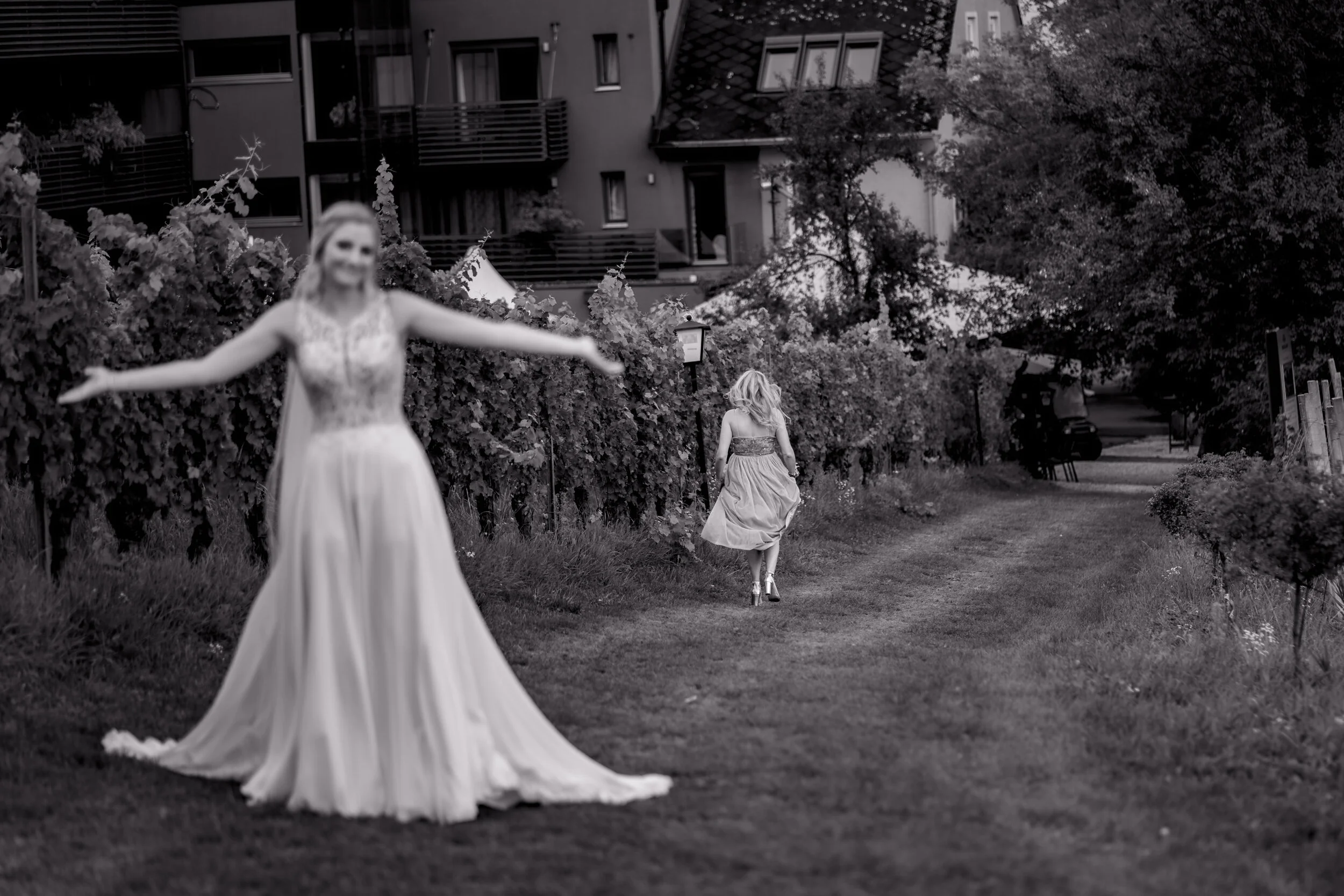 Irgendwer hat da wohl den Brautstrauß vergessen...