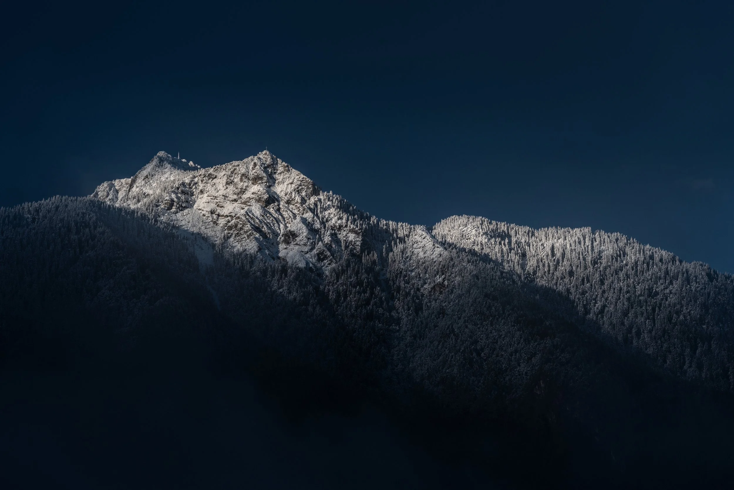 Die Nebel lichten sich - Wintermorgen über dem Monte Rite