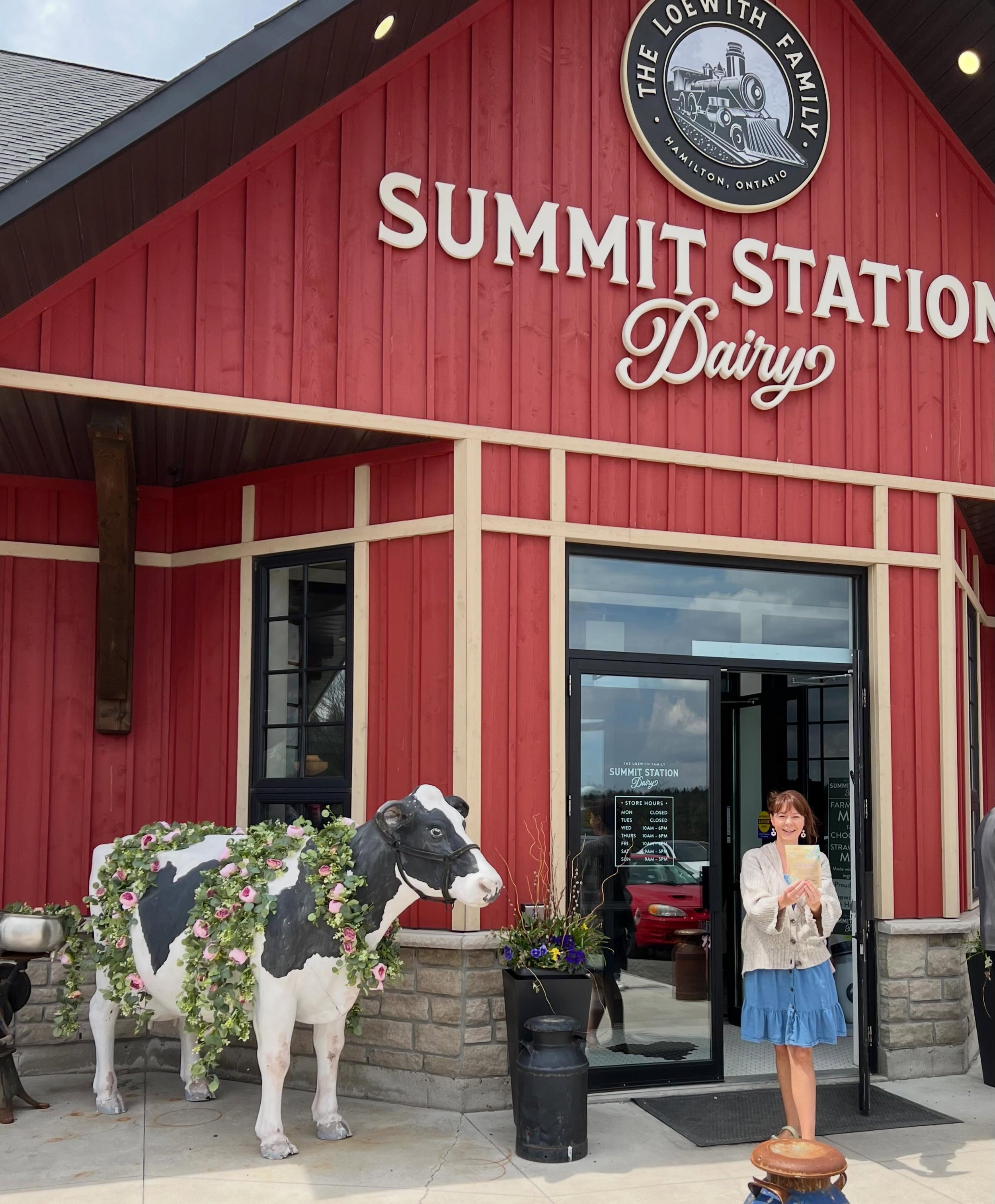 🐄🐮 Stockist Feature!🐮🐄

You can find our tea by the bag or by the cup at the gorgeous @summitstationdairy in Jerseyville, ON!

A beautiful farm located out in the country, Summit has fresh cheese curds, delicious farm fresh milk, ice cream, a pat