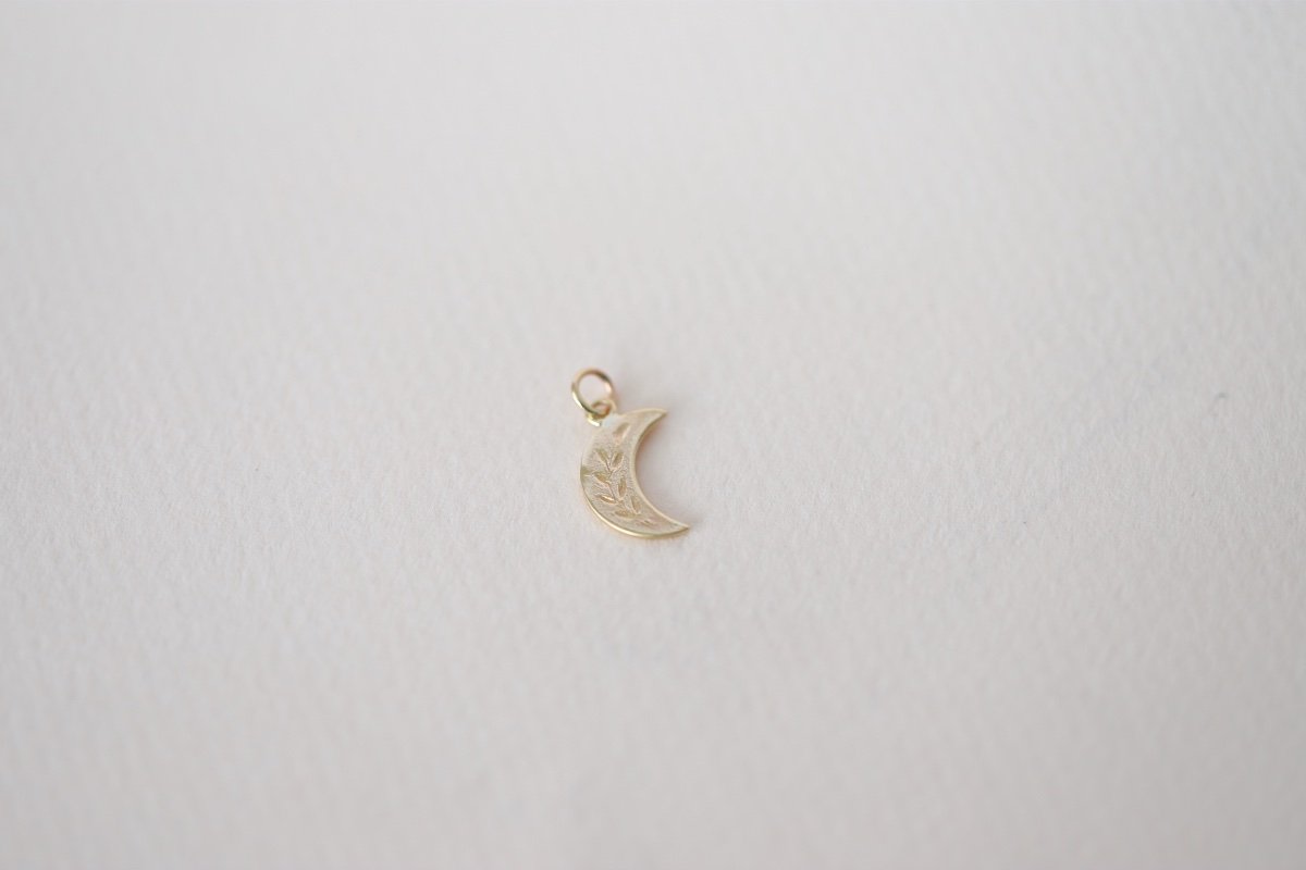 gold crescent moon 1.jpg