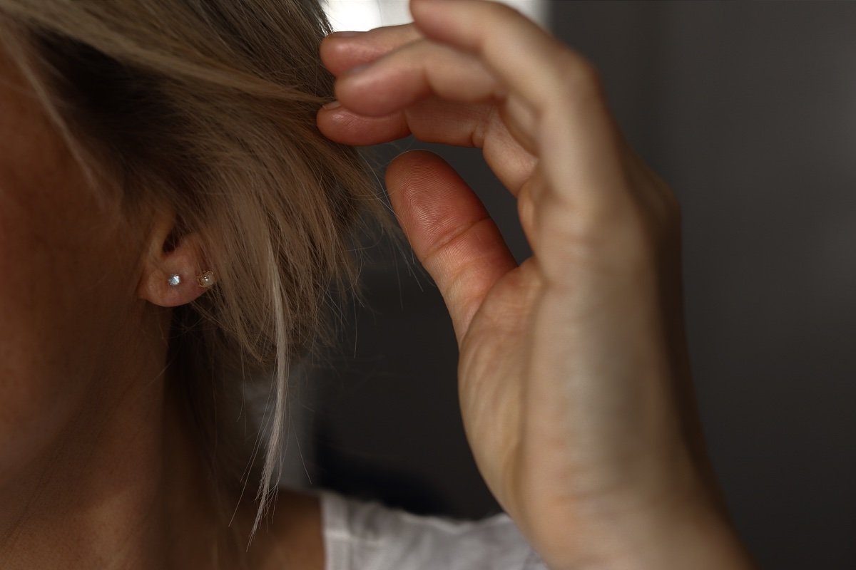 labrodite studs model 1.jpg