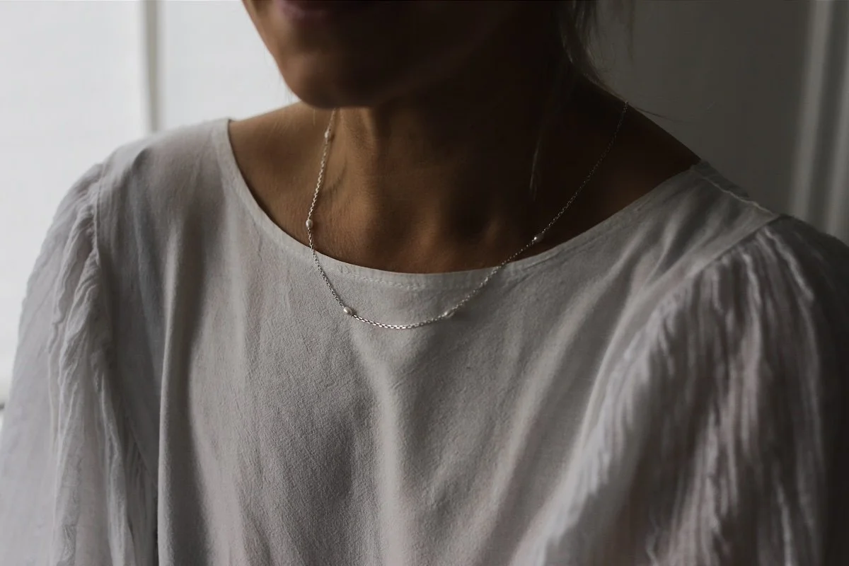 pearl and chain necklace model 1.jpg