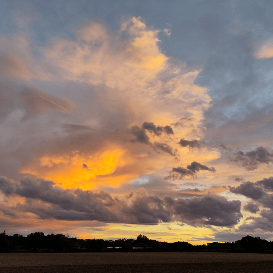 occitanie-sunset-clouds.png