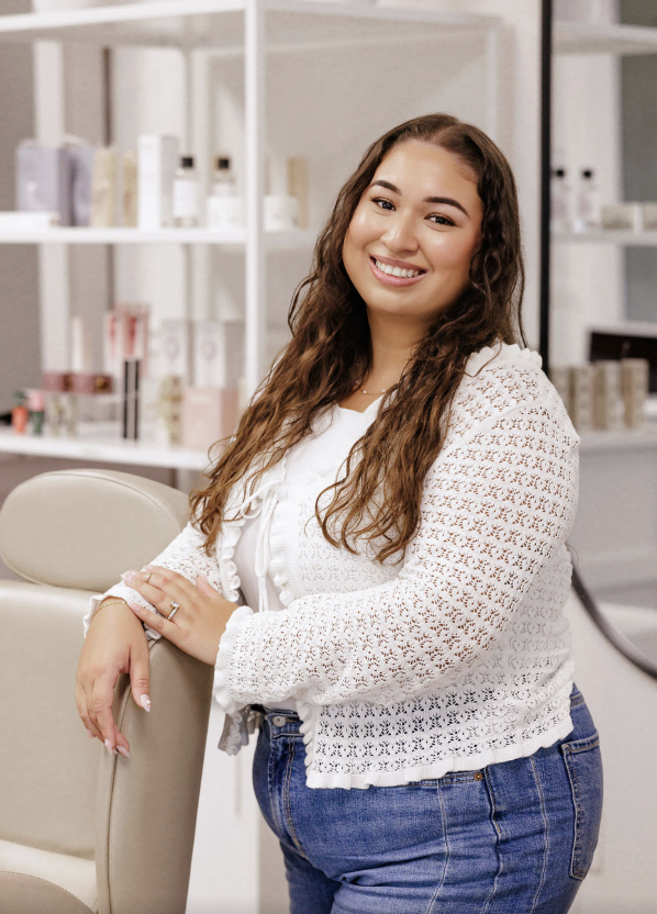 A young woman that does Brows, threading, waxing at Eye Create Avalon Park