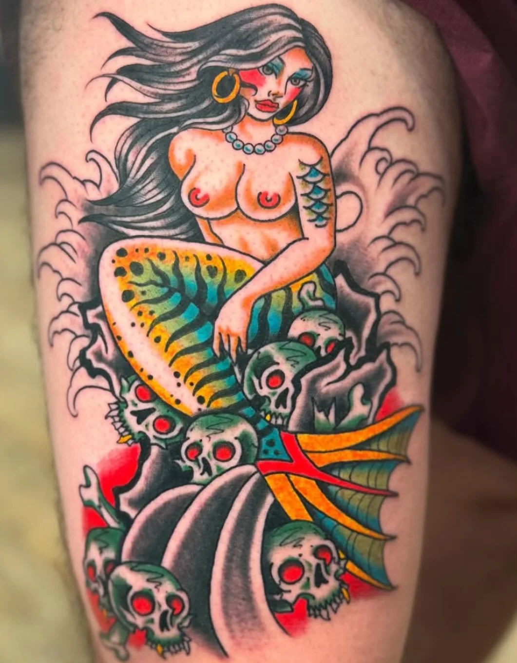 🧜‍♀️ by @thegirl_igt #mermaidtattoo #americantraditionaltattoo #spokanetattooer #ironandgoldtattoo #spokanetattooshop #spokanetattoo