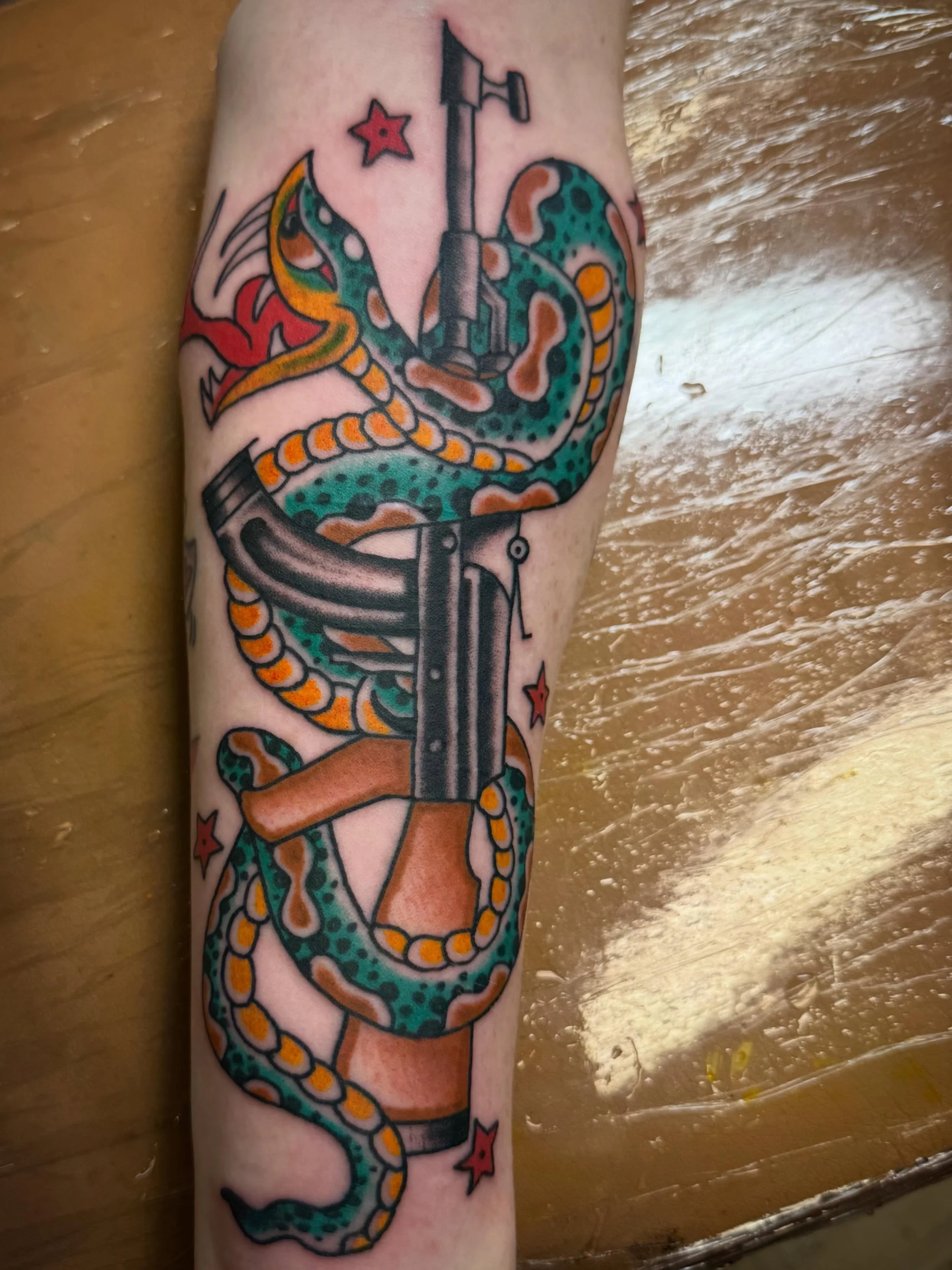 🐍🔫 by @mattquale #spokanetattoos #ironandgoldtattoo