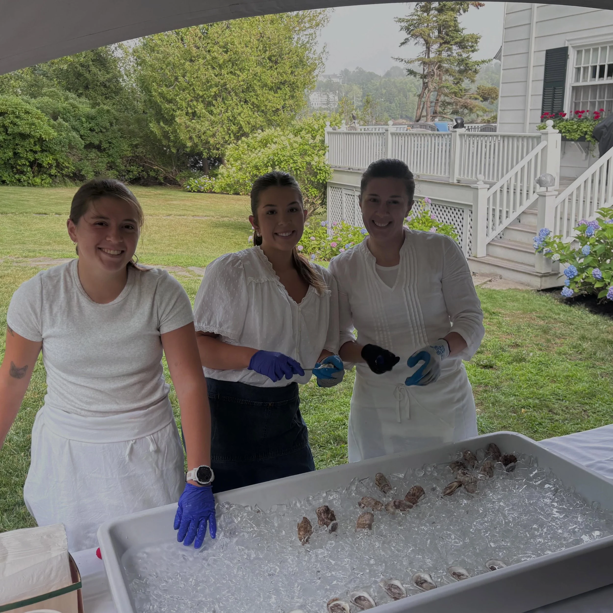 Tomorrow, Anna heads off to UMaine Orono to continue her studies in Sustainable Agriculture after spending the summer working hard at Islesboro Oyster Co.
From harvesting, washing, grading, and packing oysters to working markets and filling farm stan