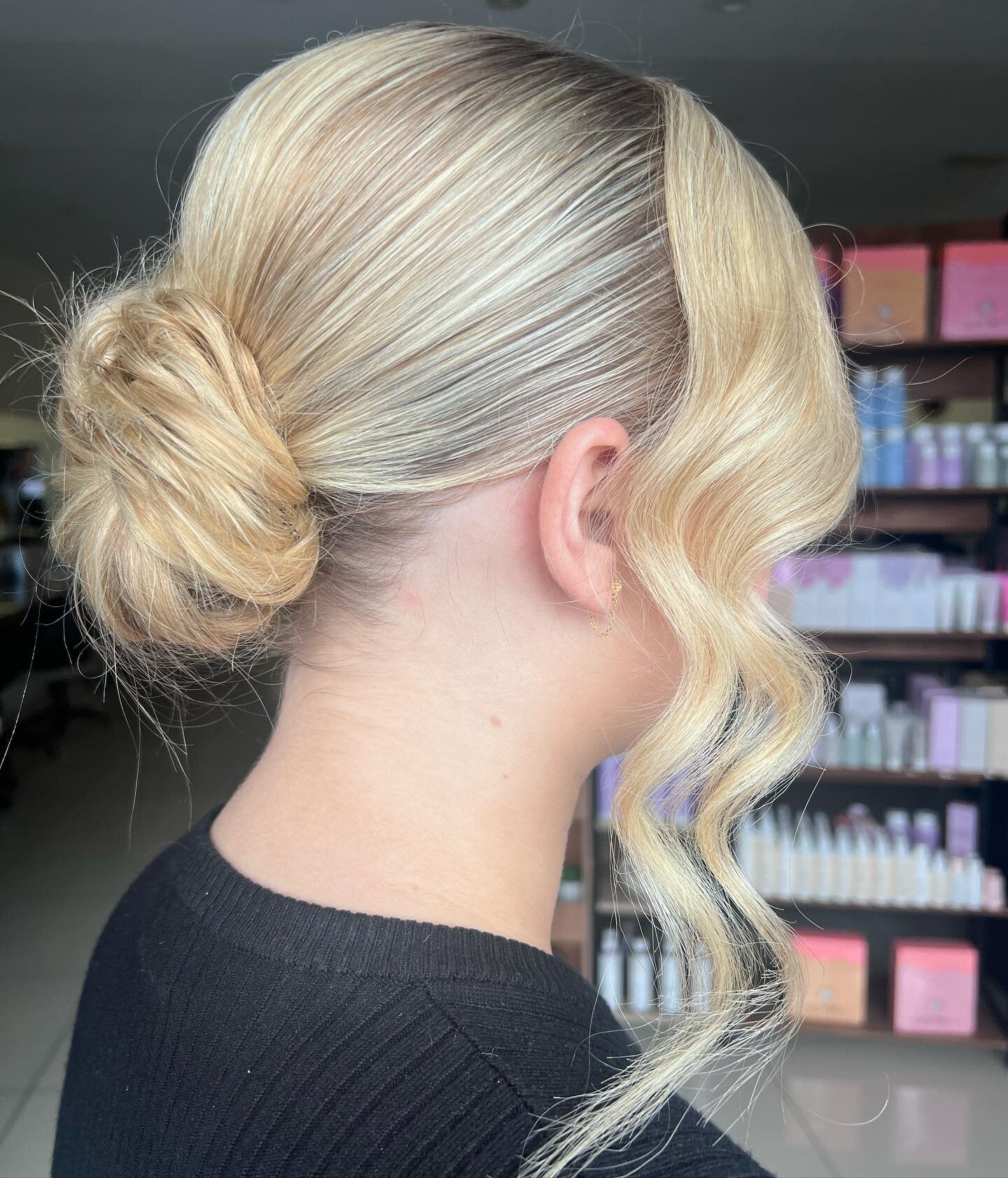 Loving this style created in the salon today 🤌🏻✨ 
Slick, textured + glamorous 🧚🏼💅🏼💫 
Created using @originalmineral 
- Style Guru: for that slick back look
- Dry texture spray: for texture of course 
- original queenie hair spray: an absolute 