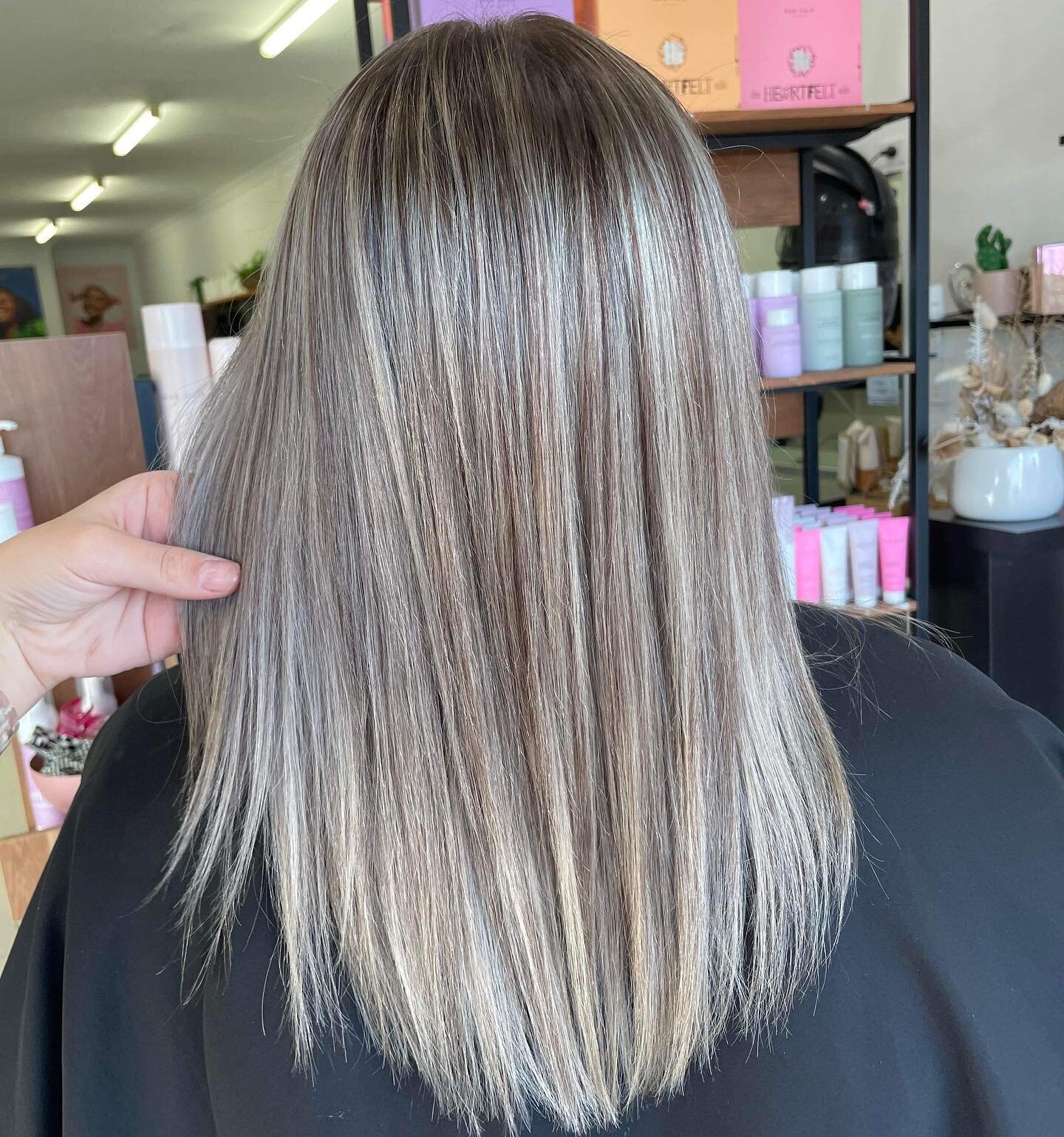 We are living for all of these light to dark transformations 😍😍
Who else has been thinking about adding depth &amp; dimension to their blonde? 
Created by @alice_thehairshack 🎨✨💖
