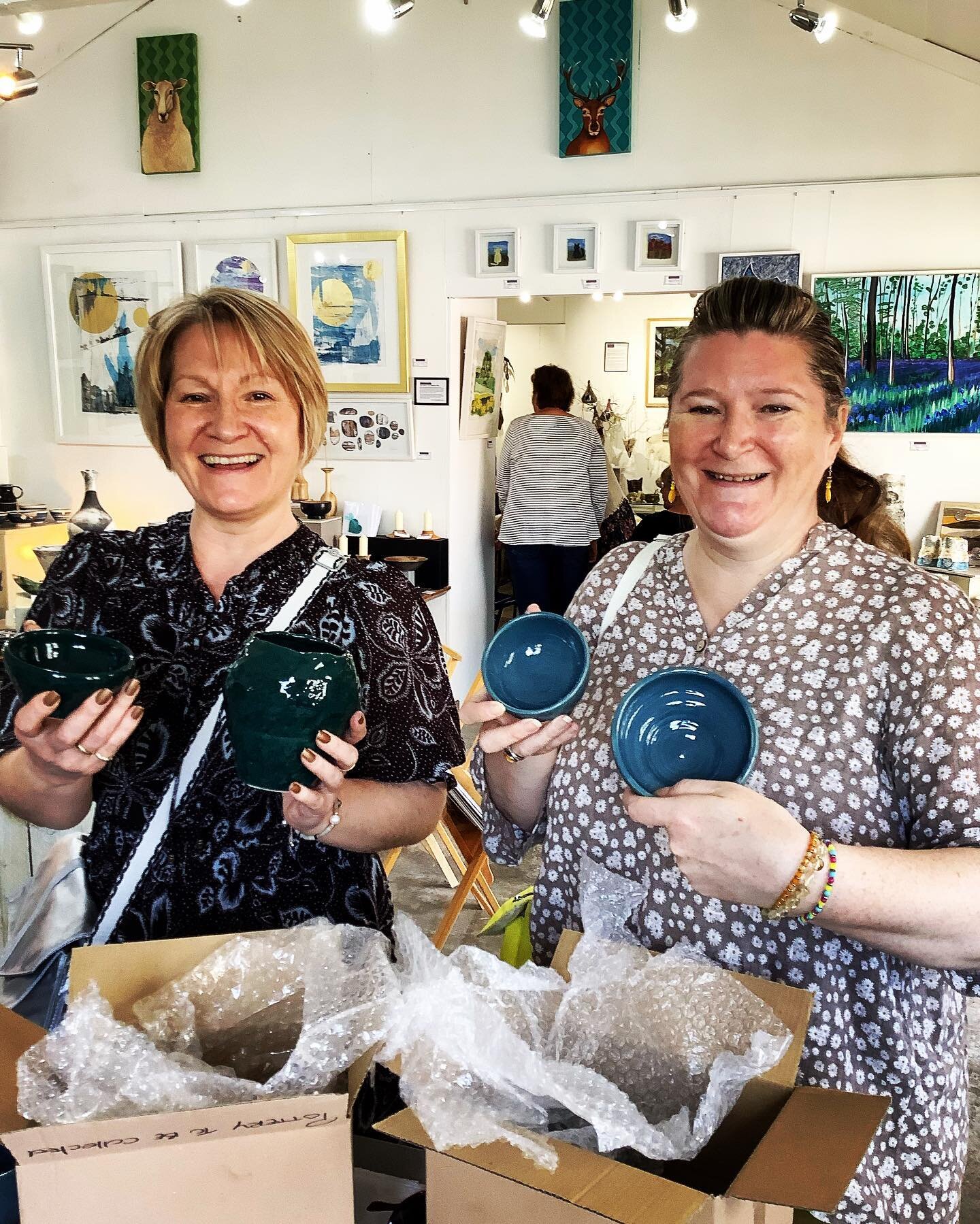 Happy, Happy! Two participants from he Pottery Taster Workshop with @selbyjonathanceramics collecting their fired work! 
#artworkshops 
#thingstodoinstratforduponavon 
#ceramicsforall