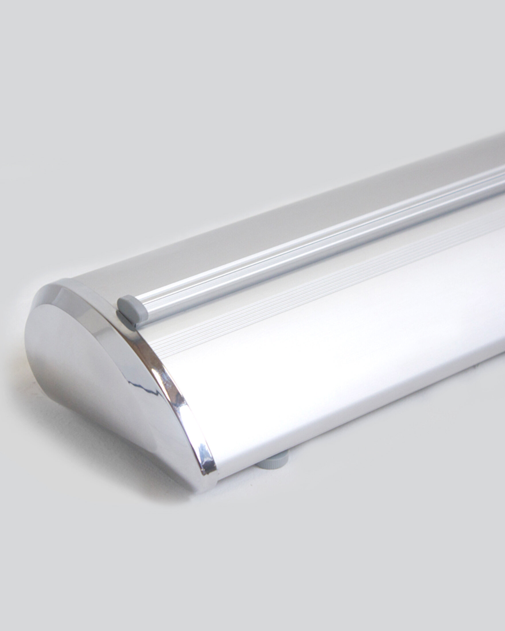 SideView of Maui Retractable Hardware