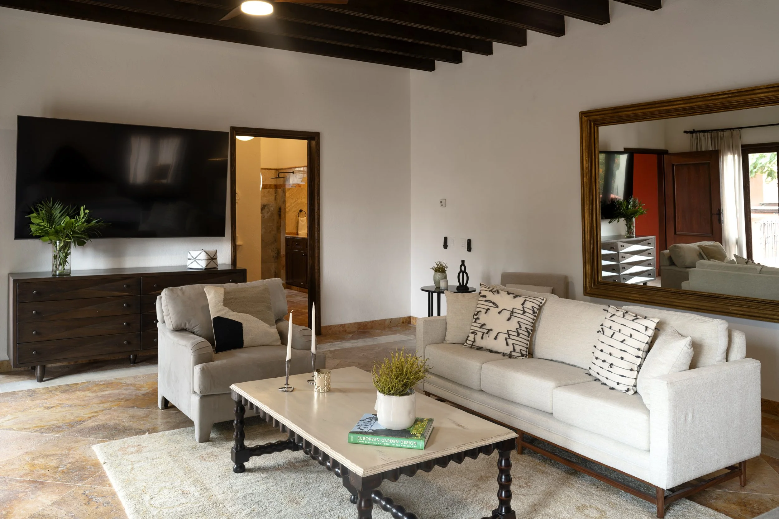 El Cardo Primary Room