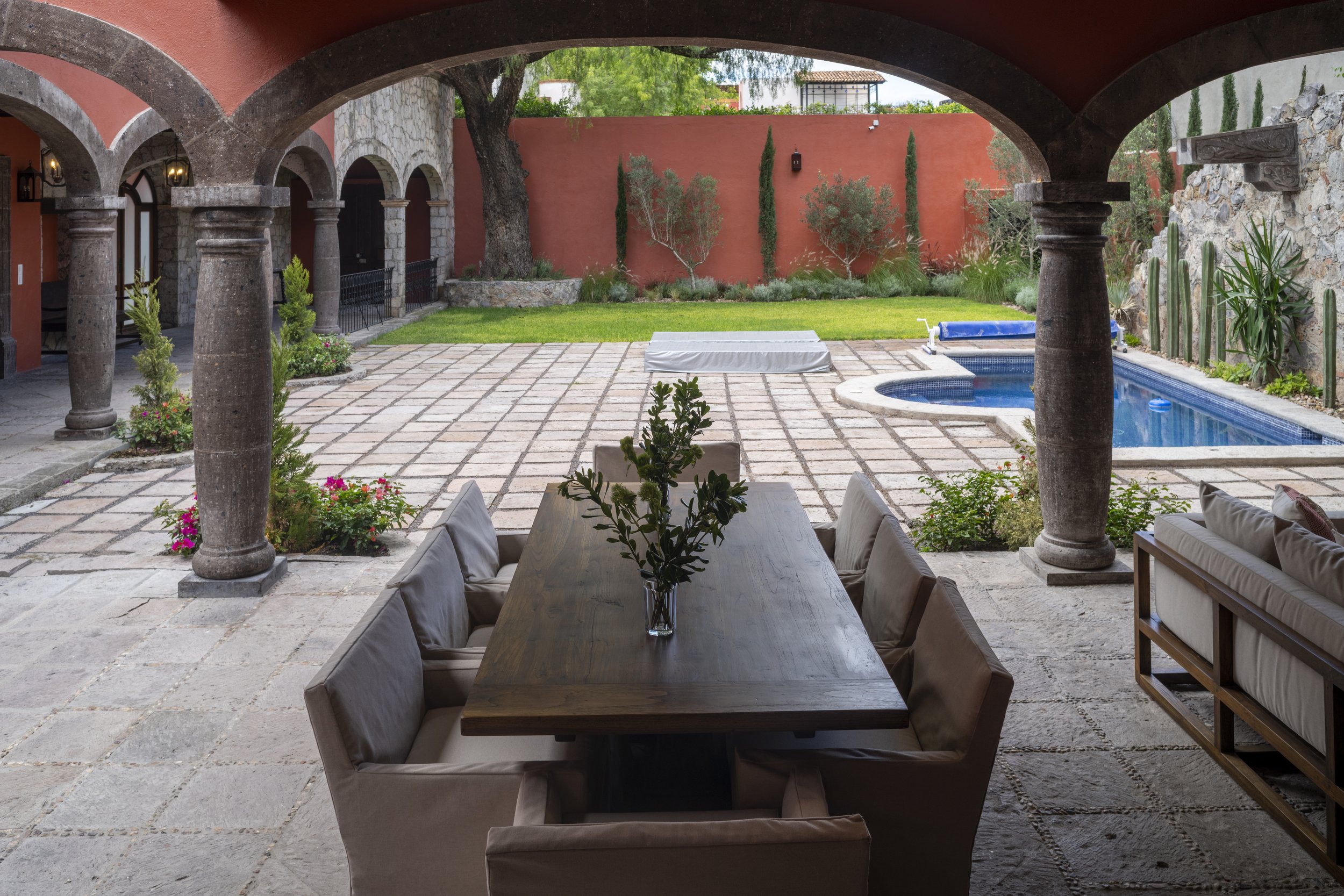 El Cardo Outdoor Dining