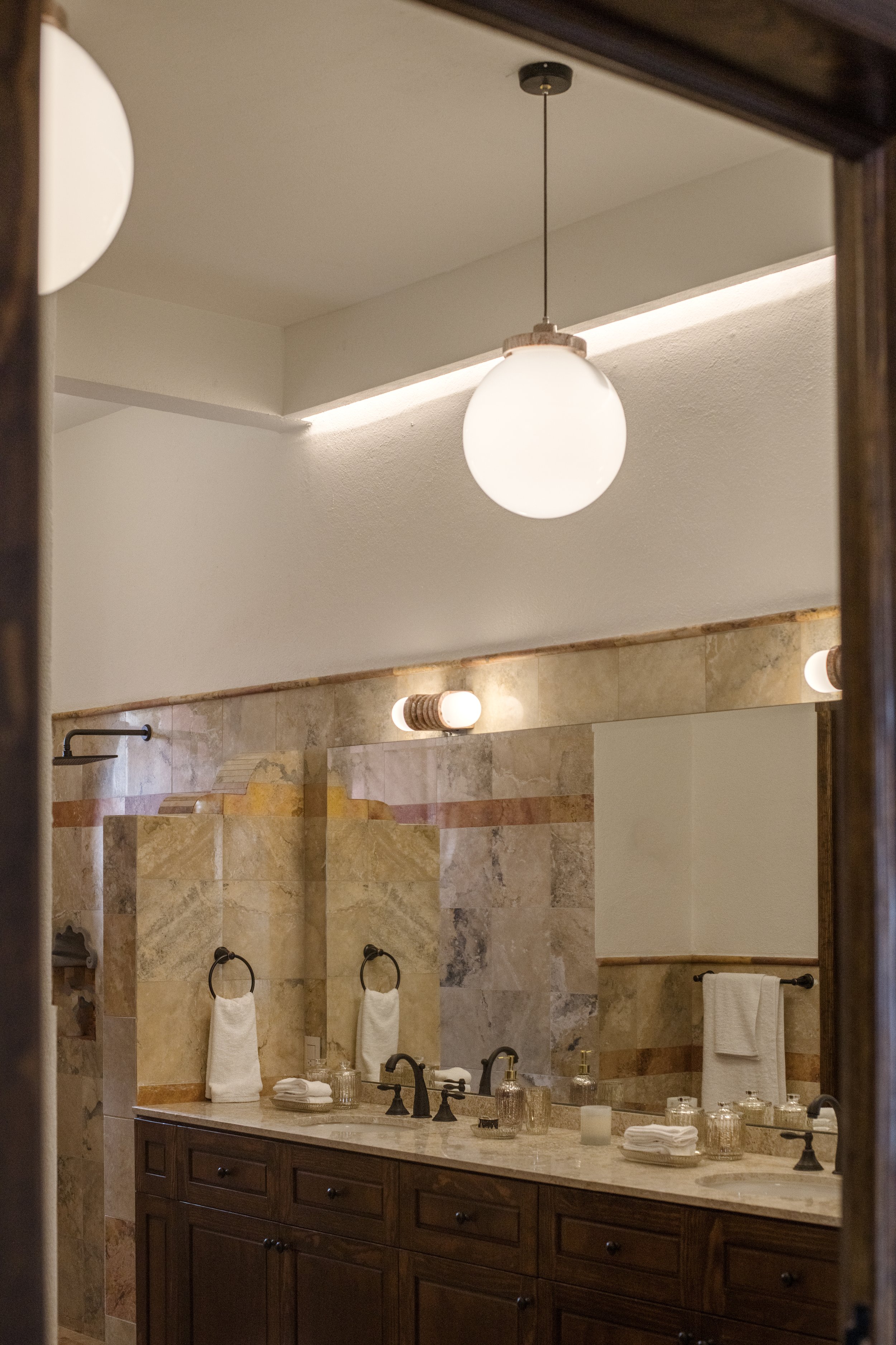 El Cardo Primary Bath