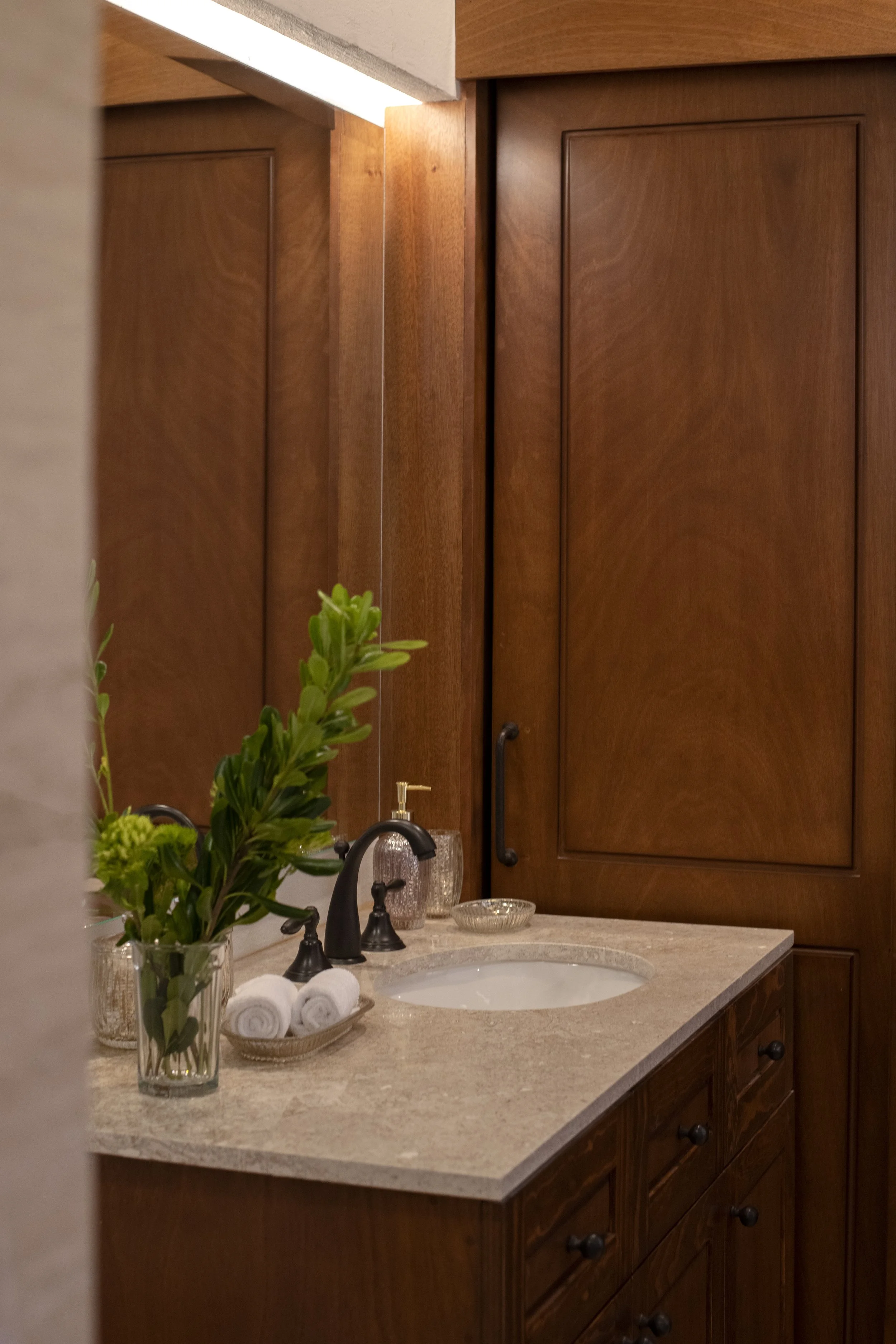 El Cardo Guest Bathroom