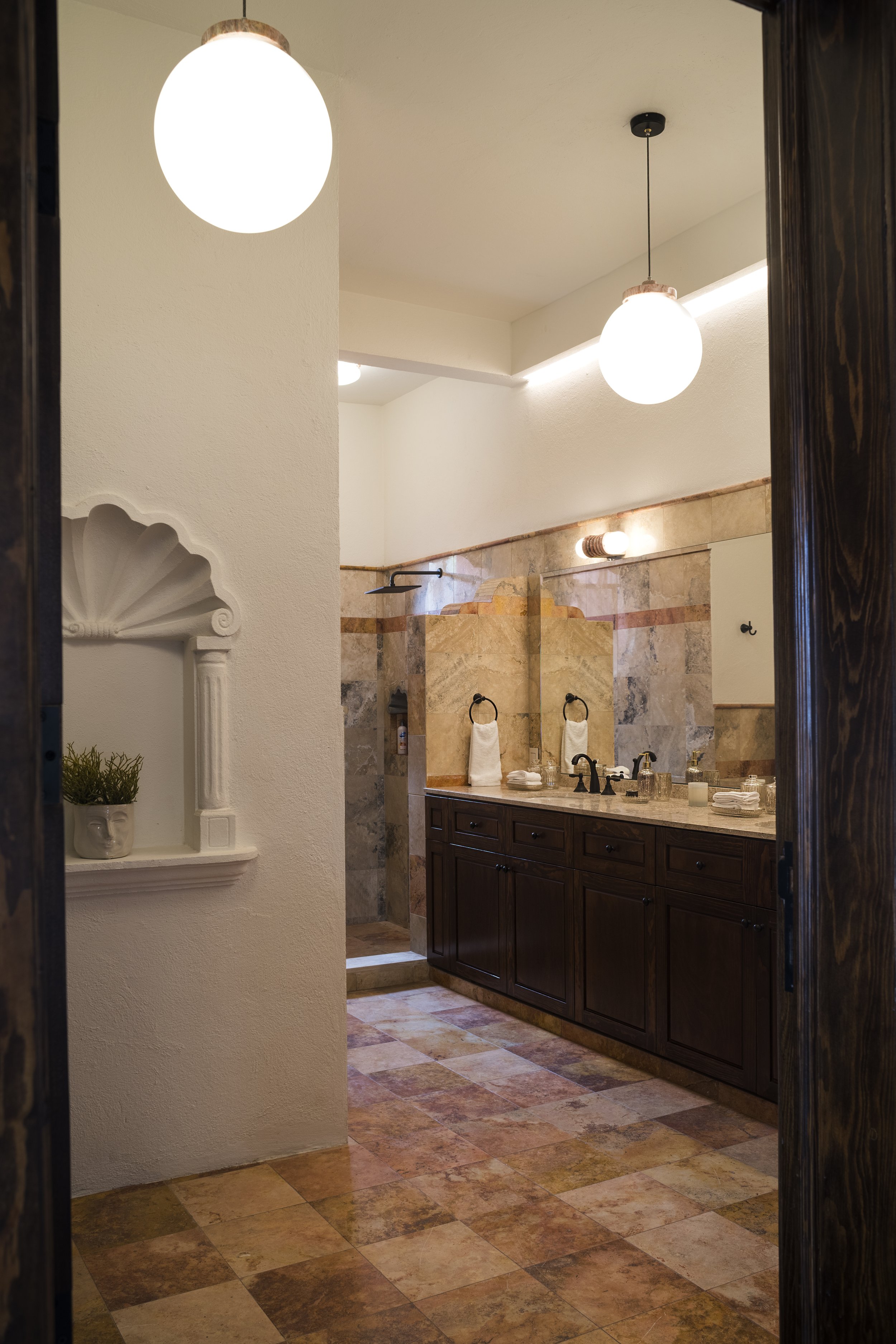 El Cardo Primary Bath