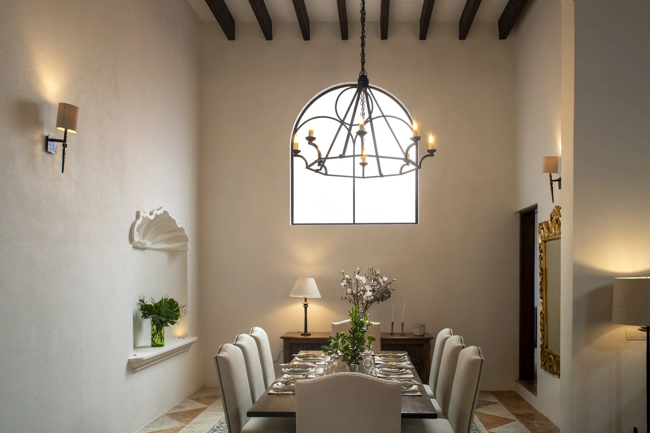 El Cardo Dining Area