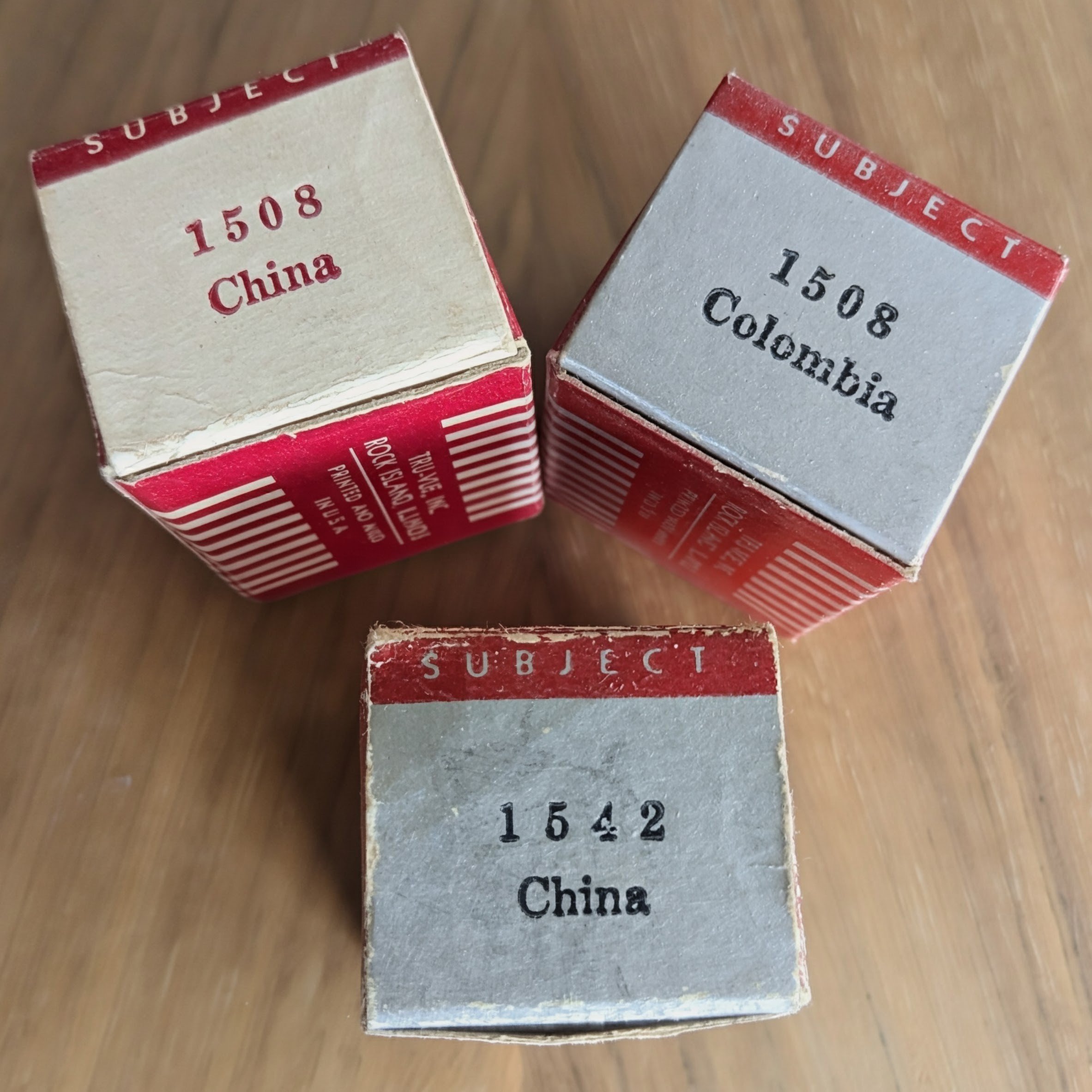 The red/white "China" box is incorrectly numbered as 1508, but ghe filmstrip inside the box says 1542 which is the correct number for the China filmstrip. 1508 is the number for the Columbia filmstrip.