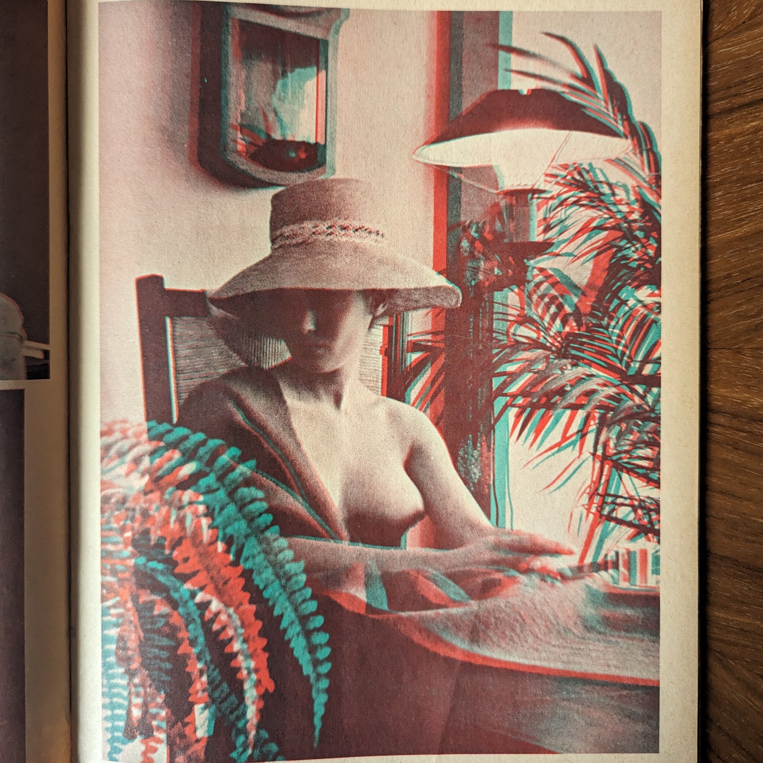 vintage-anaglyph-3d-girls-magazine.jpeg