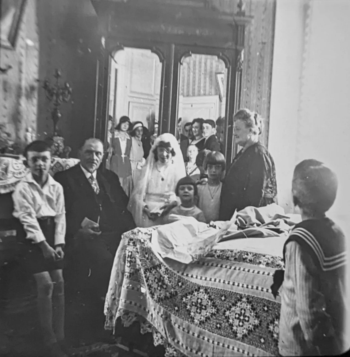 Stereoview Spotlight: Family Reflection
