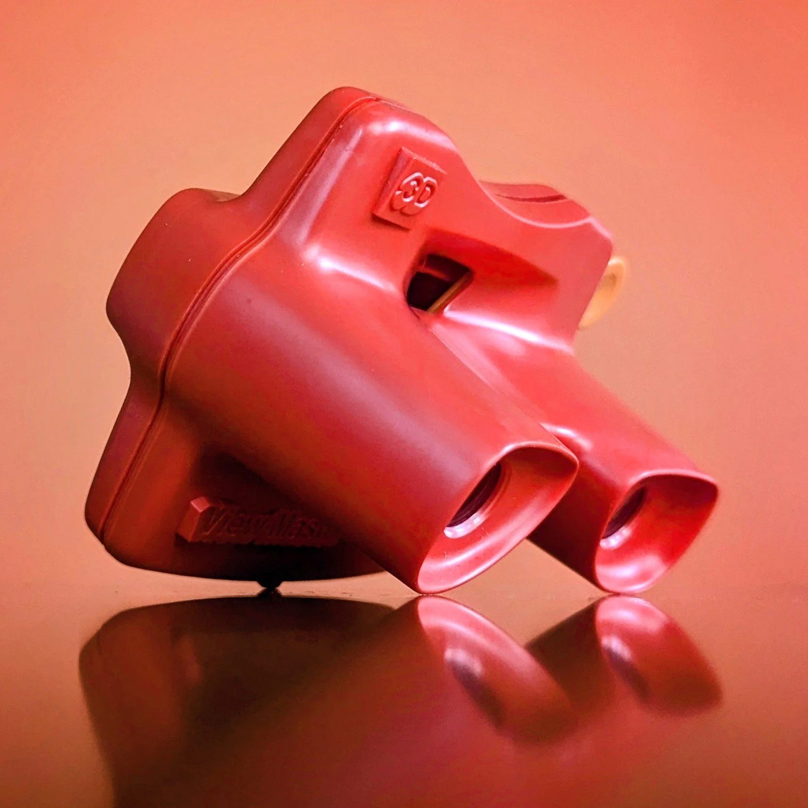 red-model-l-view-master.jpg