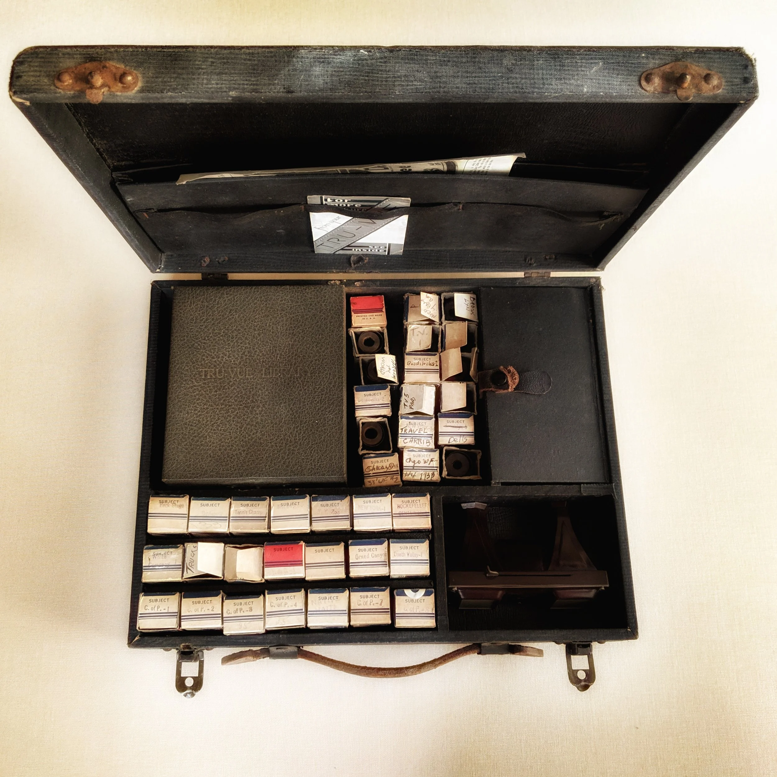 tru-vue-briefcase-inside.jpeg