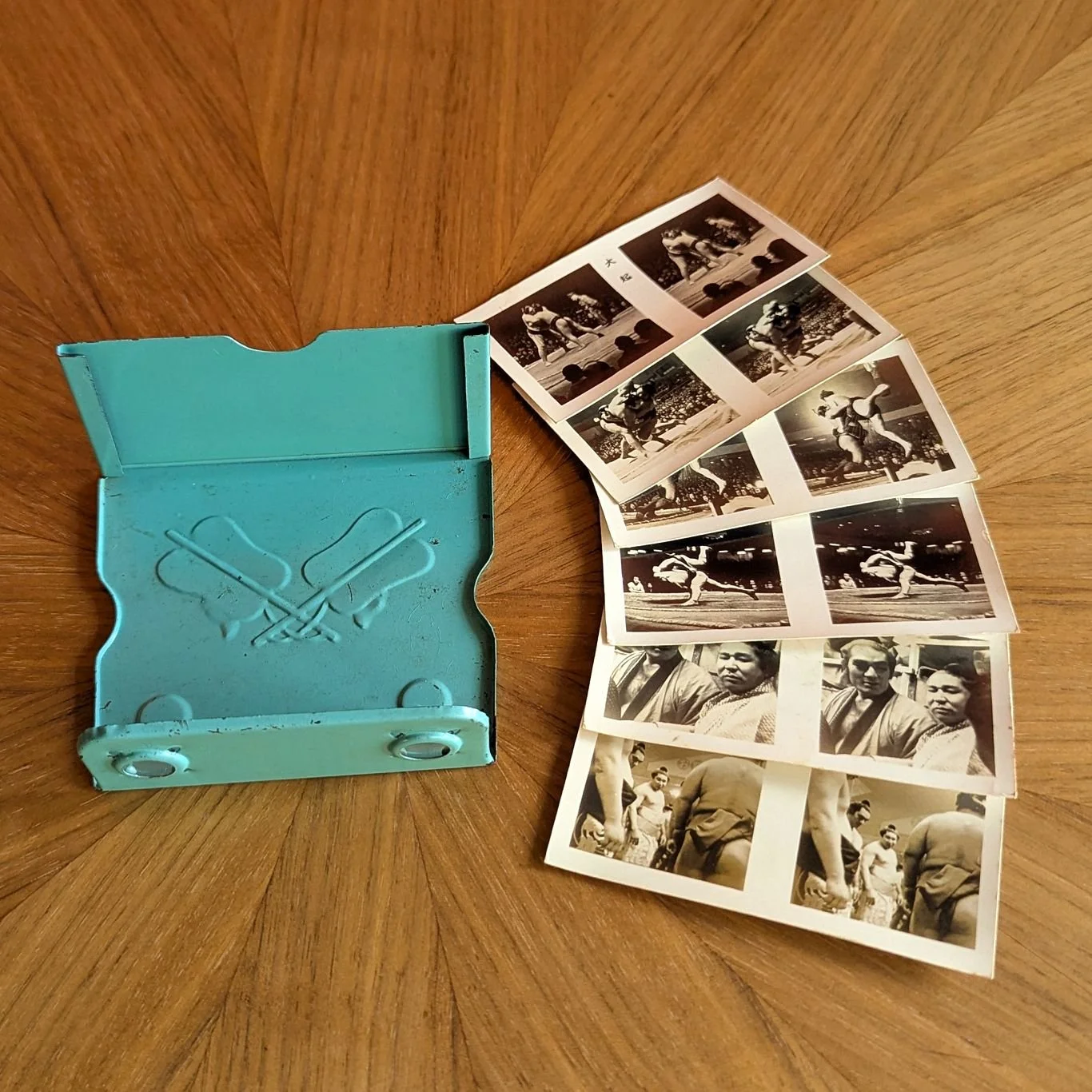 gumbai-uchiwa-sumo-wrestlers-3d-set.jpeg
