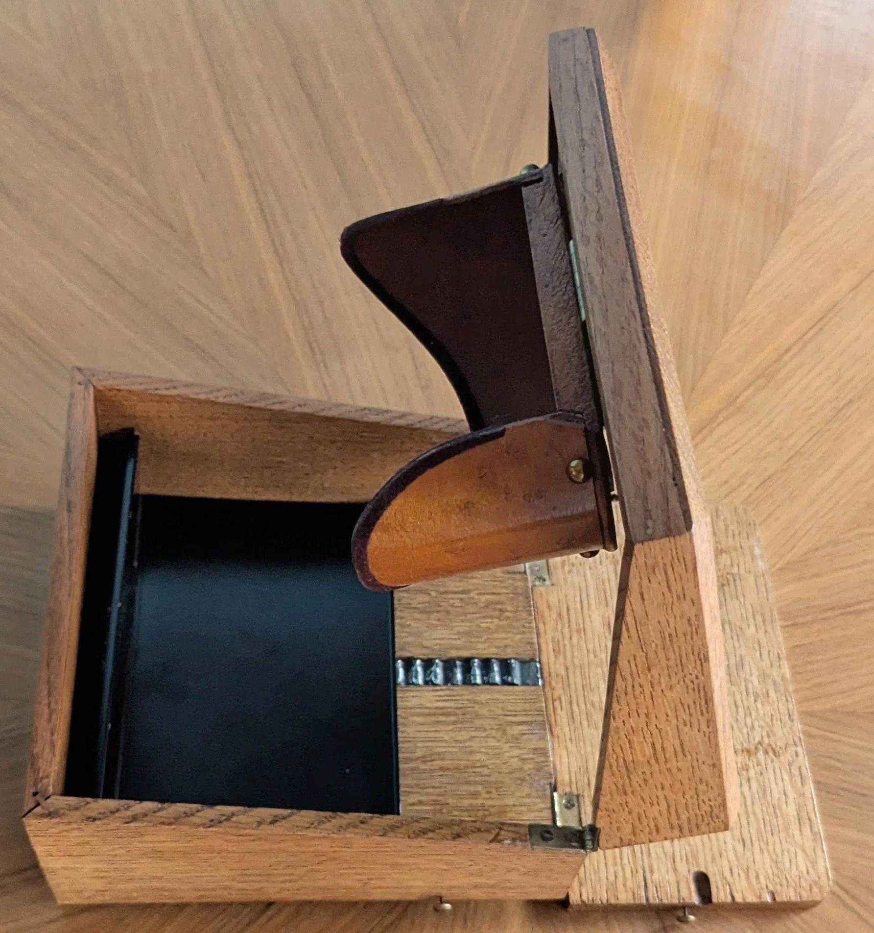 whiting-box-stereoscope-half-open.jpg