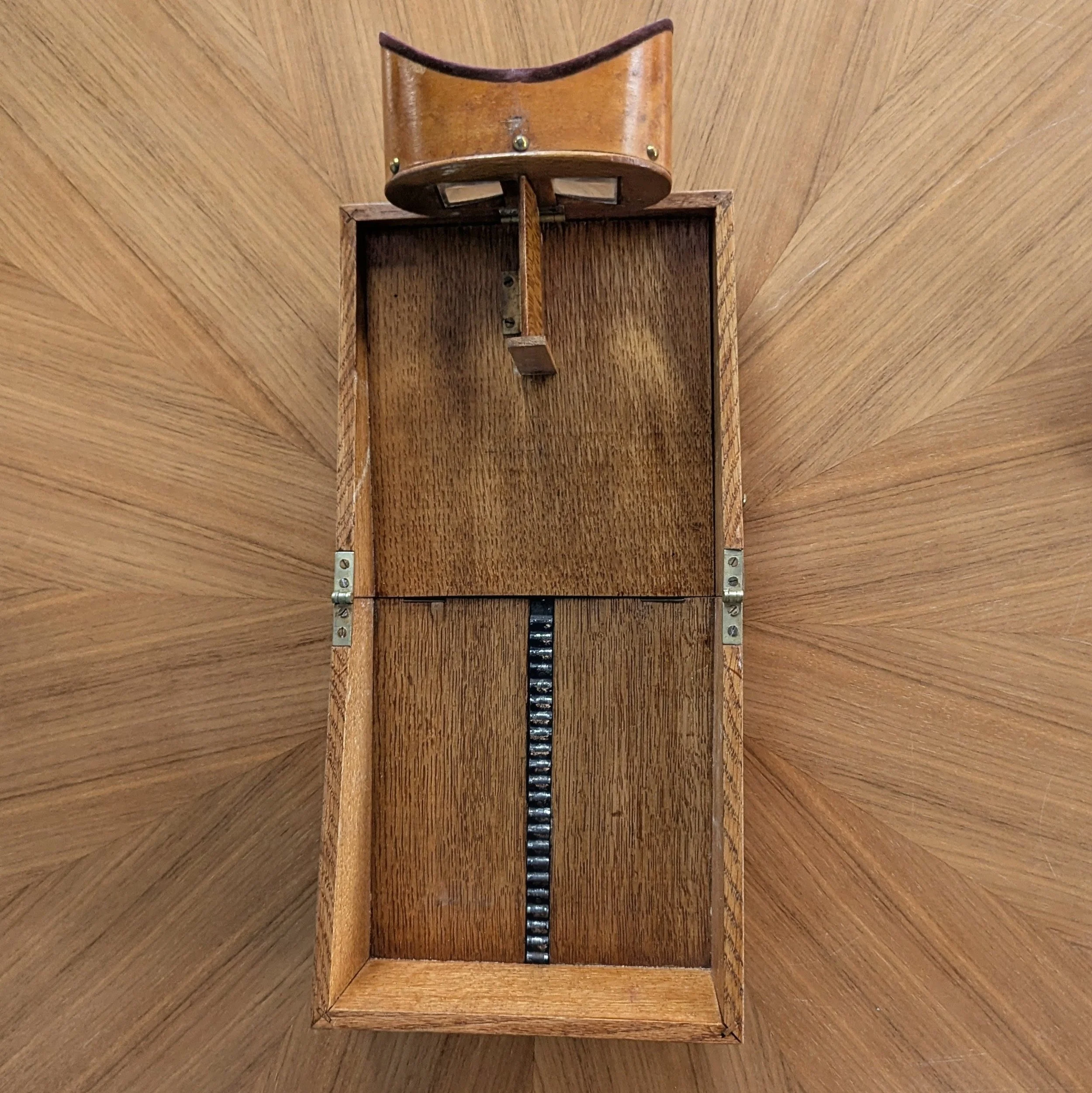 whiting-box-stereoscope-top.jpg